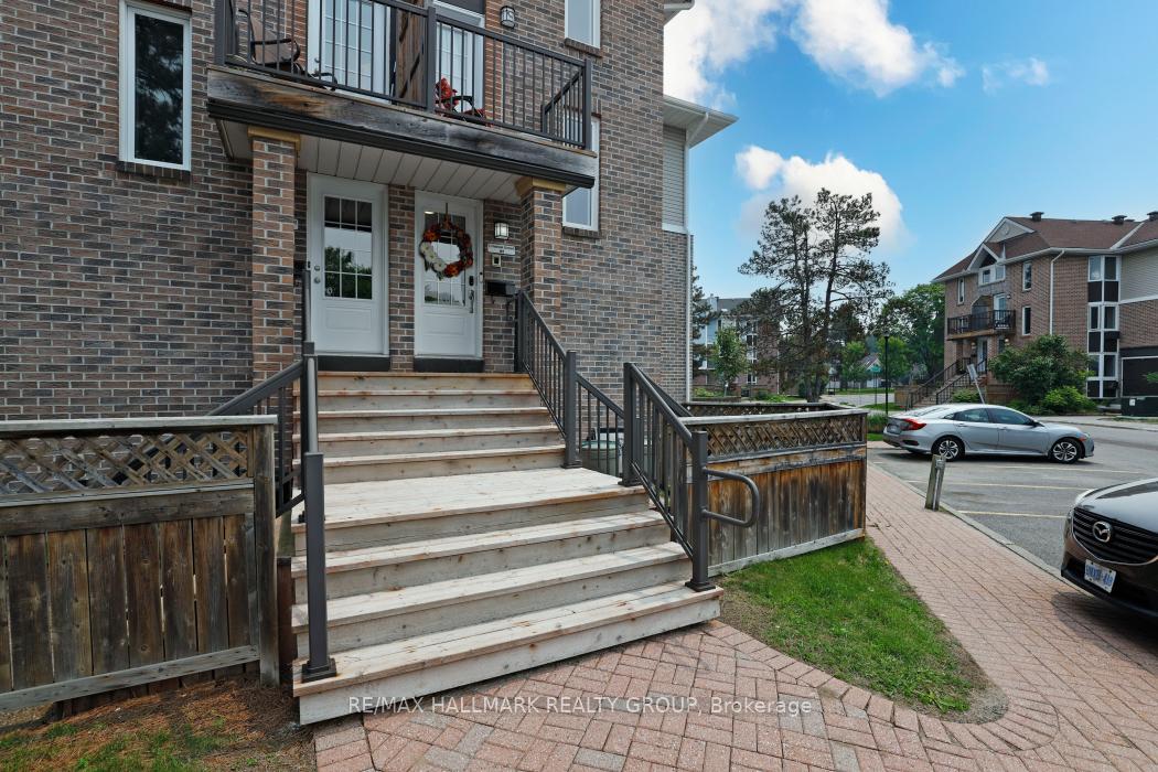 Photo 6 of Unit 8, 3 Stonebank Crescent, Ottawa, Westcliffe Estates — HOMEH
