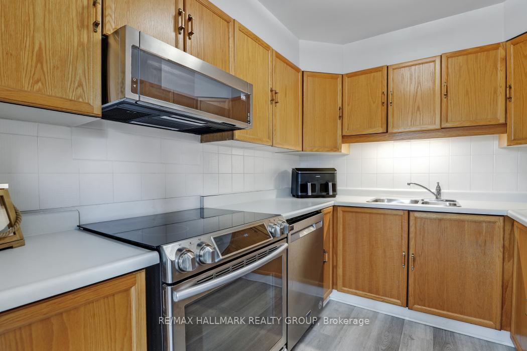 Photo 11 of Unit 8, 3 Stonebank Crescent, Ottawa, Westcliffe Estates — HOMEH