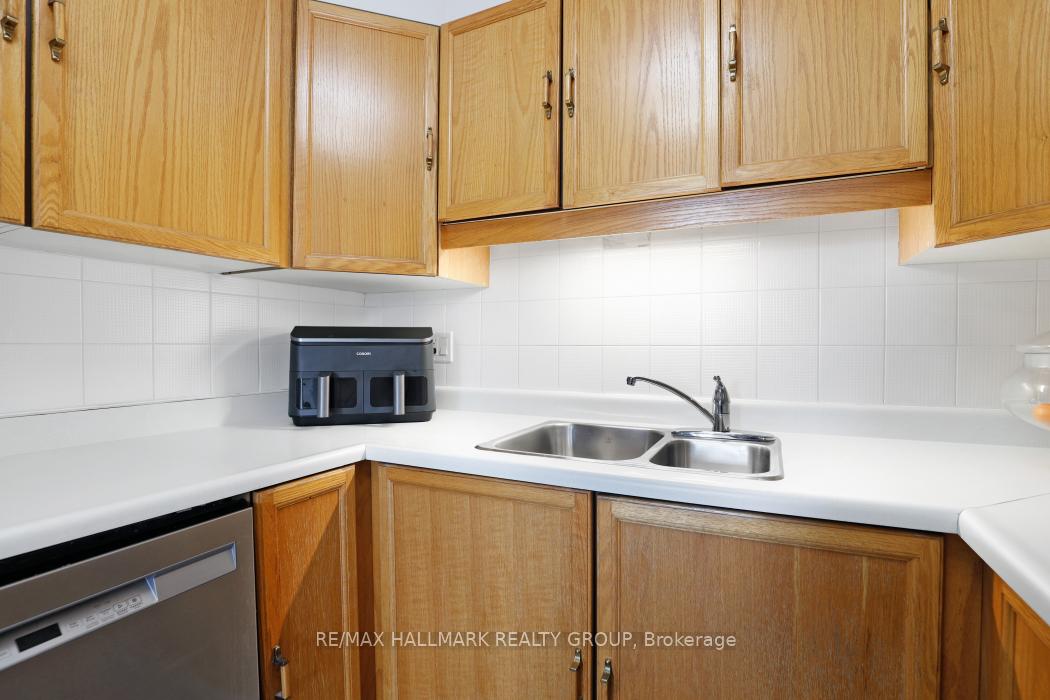 Photo 13 of Unit 8, 3 Stonebank Crescent, Ottawa, Westcliffe Estates — HOMEH