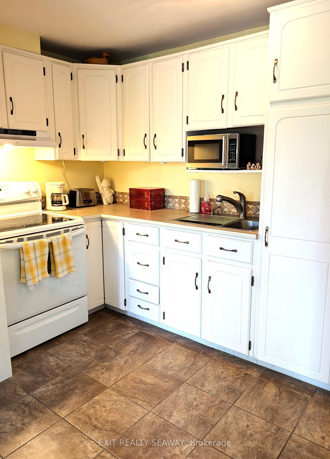 Photo 3 of Unit 406, 308 Second Street E, Cornwall — HOMEH