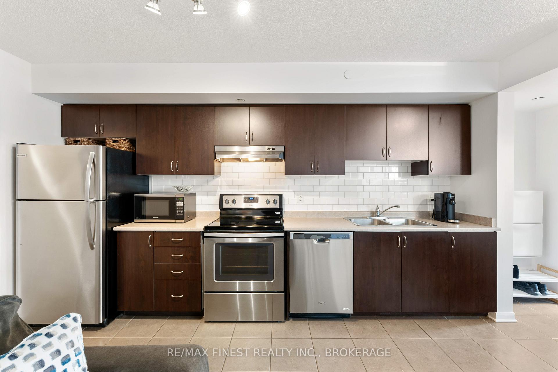 Photo 2 of Unit A5, 121 Queen Street, Kingston, East of Sir John A. Blvd — HOMEH