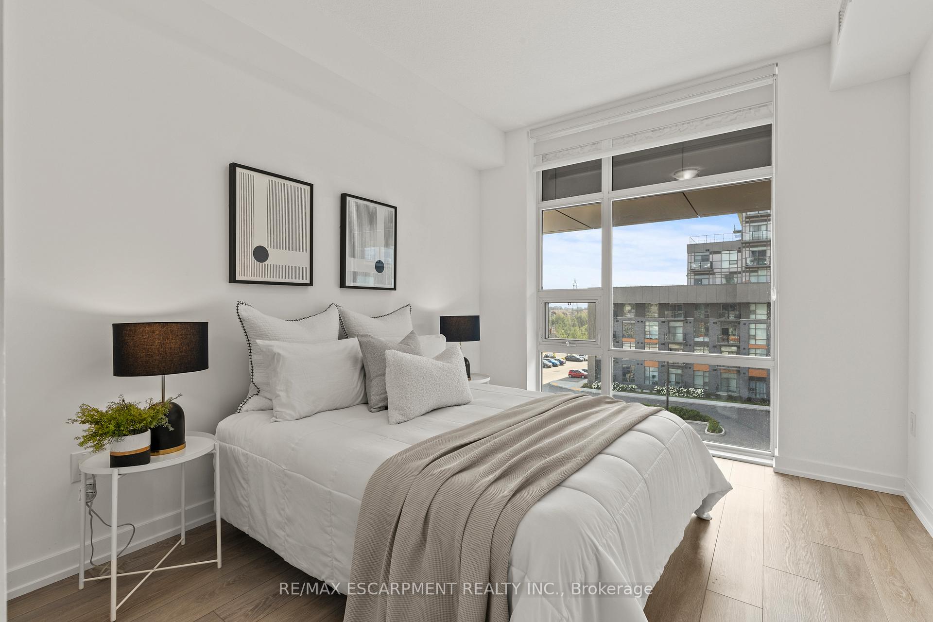 Photo 4 of Unit 433, 460 Dundas Street E, Hamilton, Waterdown — HOMEH