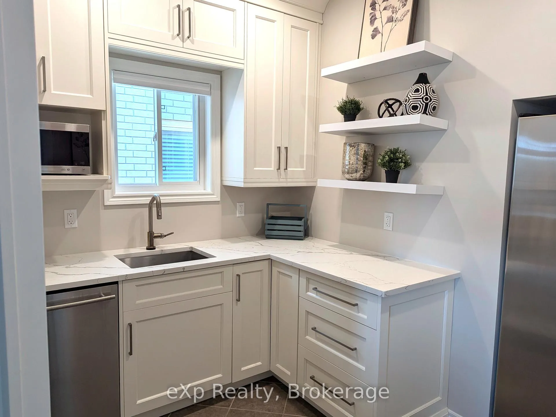Photo 13 of 93 Vaughan Street, Guelph, Clairfields/Hanlon Business Park — HOMEH