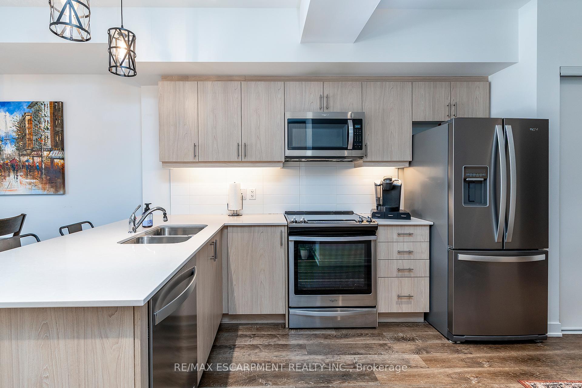 Photo 4 of Unit 211, 16 Markle Crescent, Hamilton, Ancaster — HOMEH