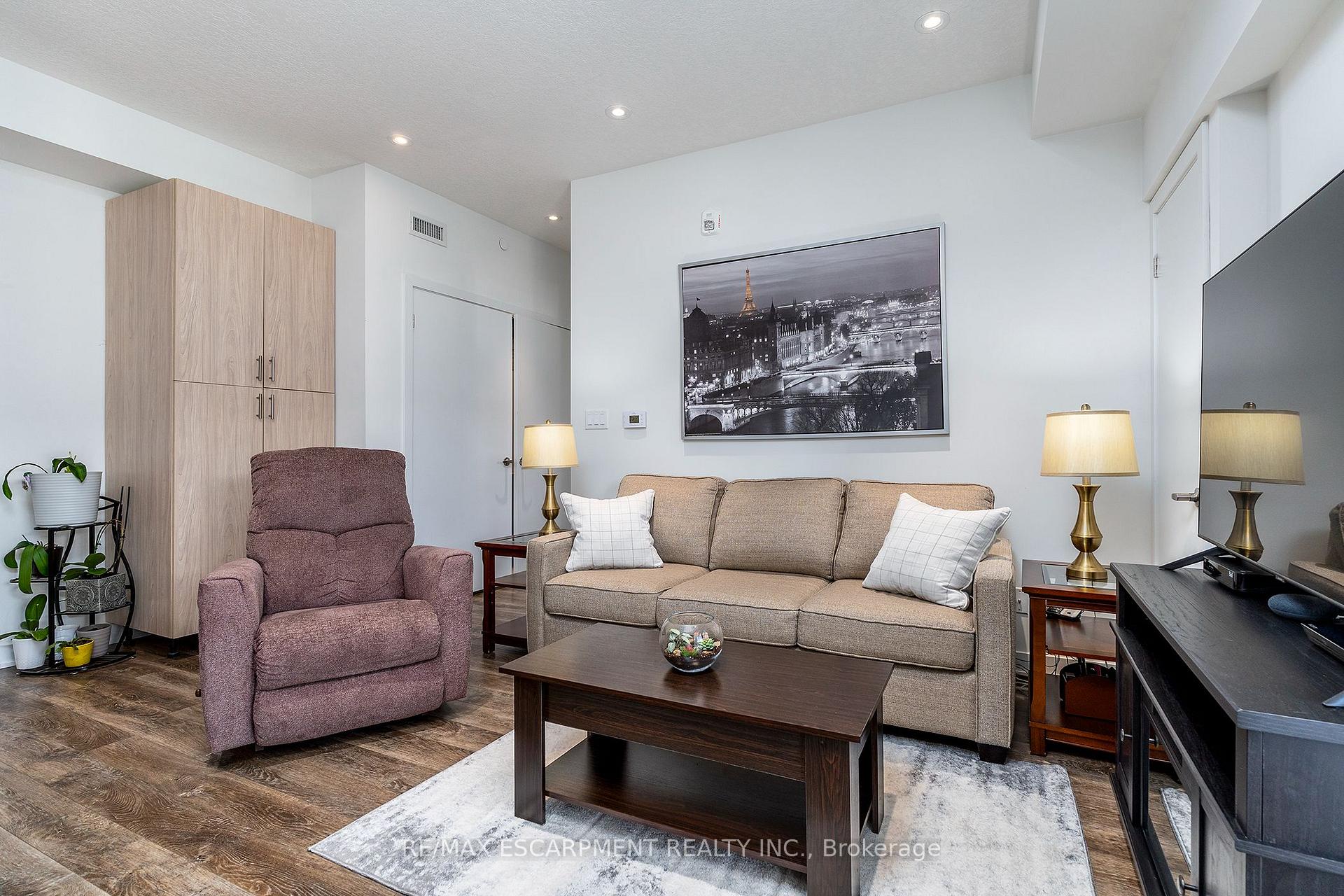Photo 25 of Unit 211, 16 Markle Crescent, Hamilton, Ancaster — HOMEH