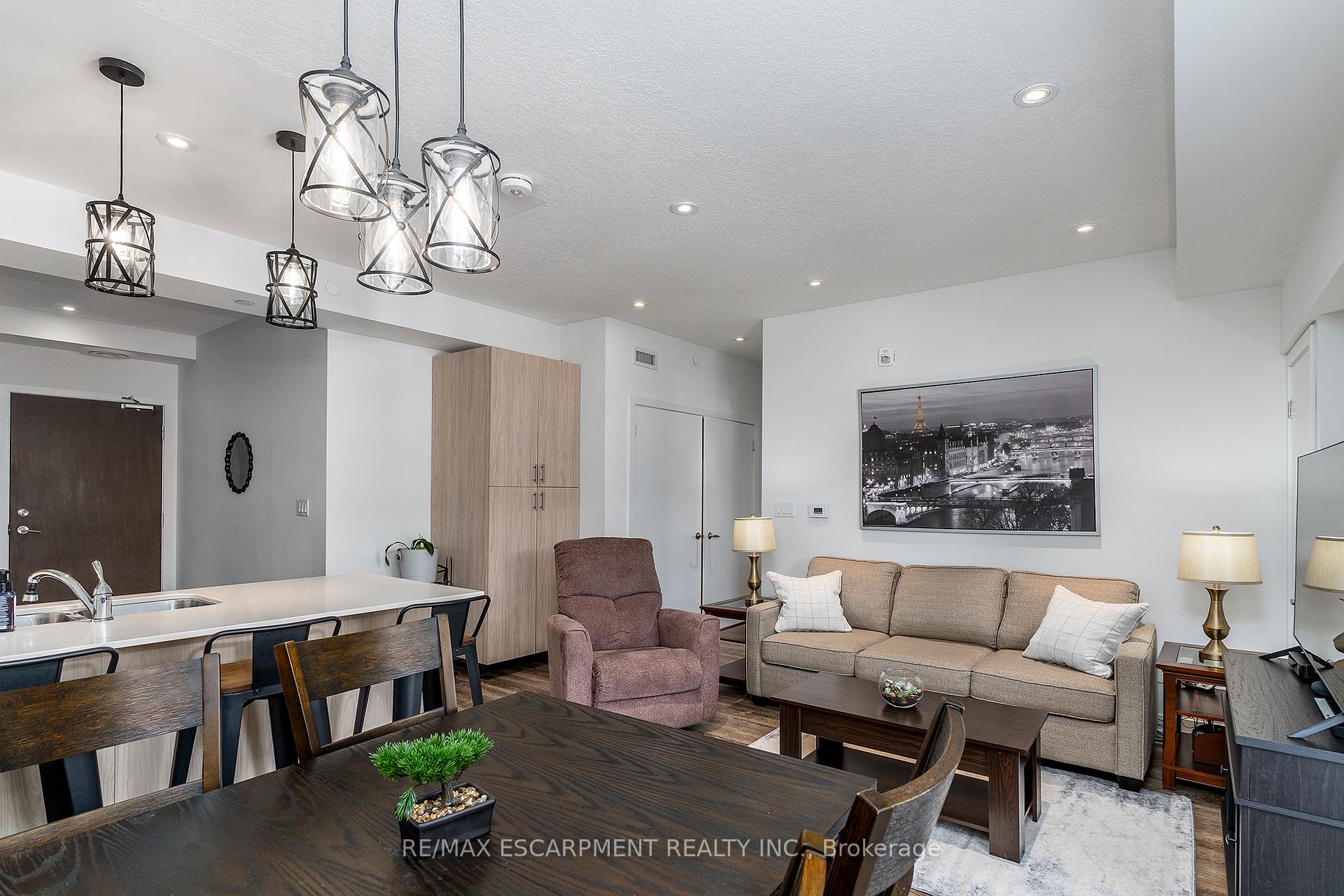 Photo 6 of Unit 211, 16 Markle Crescent, Hamilton, Ancaster — HOMEH