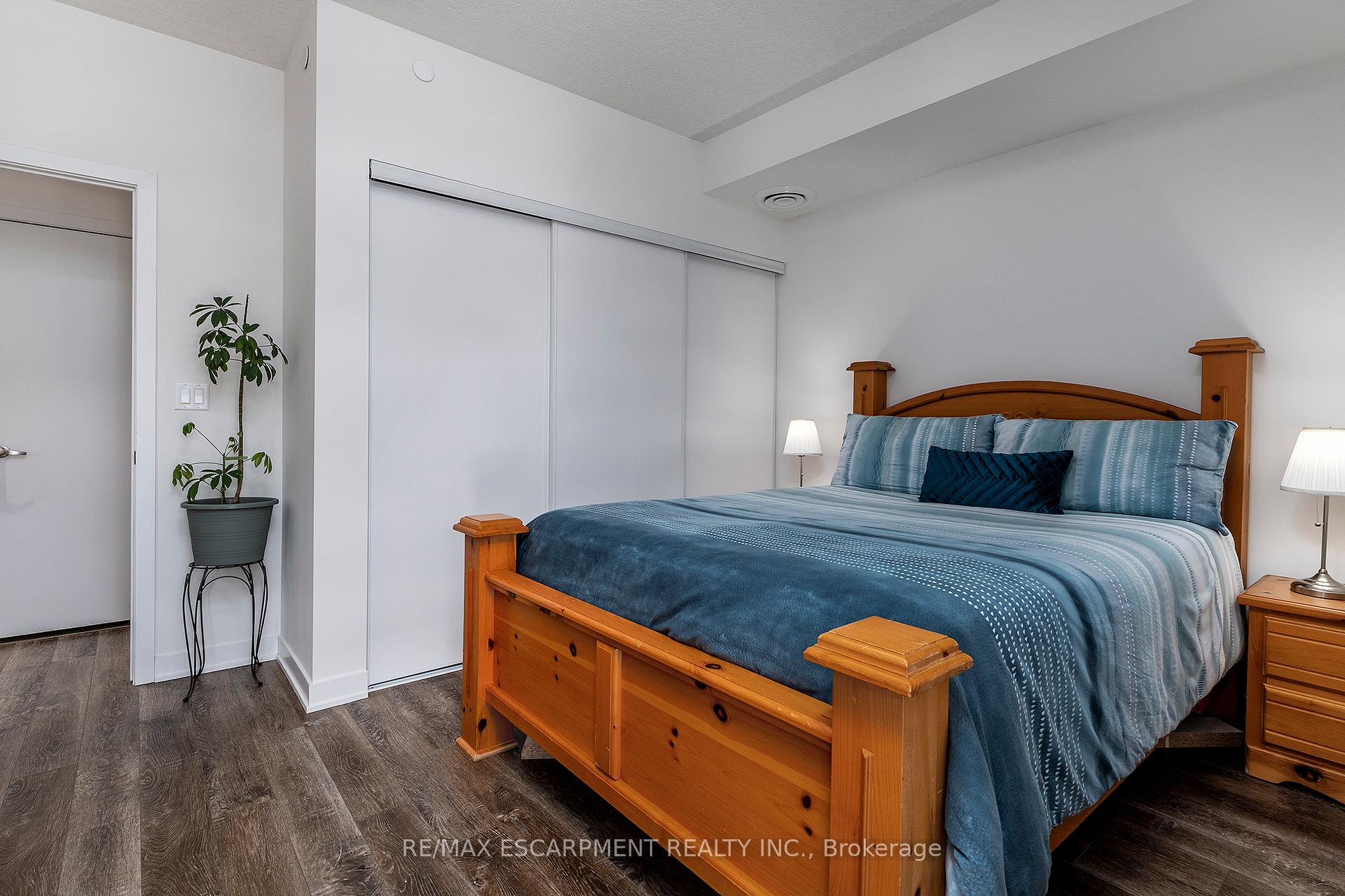Photo 18 of Unit 211, 16 Markle Crescent, Hamilton, Ancaster — HOMEH