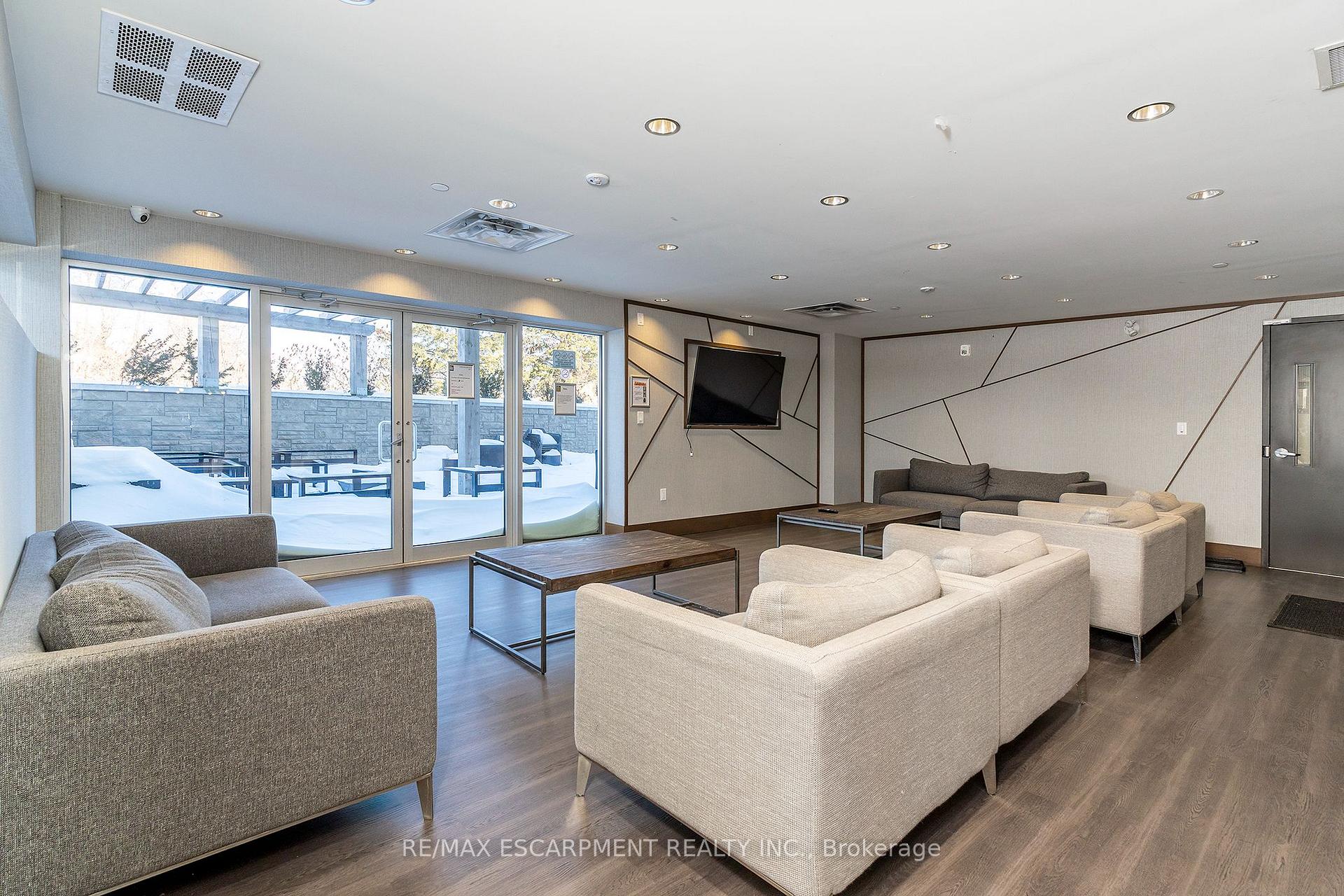 Photo 16 of Unit 211, 16 Markle Crescent, Hamilton, Ancaster — HOMEH