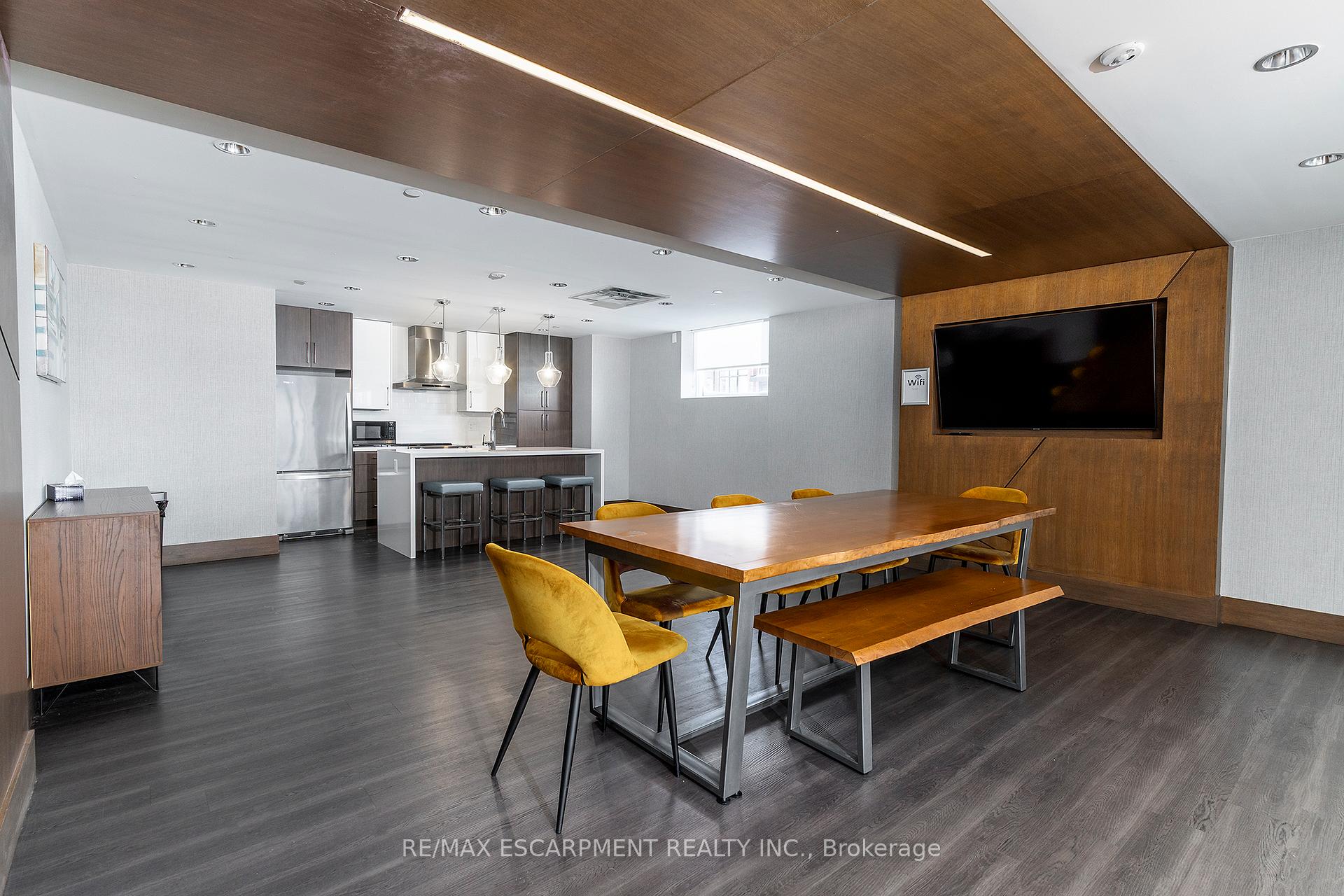 Photo 5 of Unit 211, 16 Markle Crescent, Hamilton, Ancaster — HOMEH
