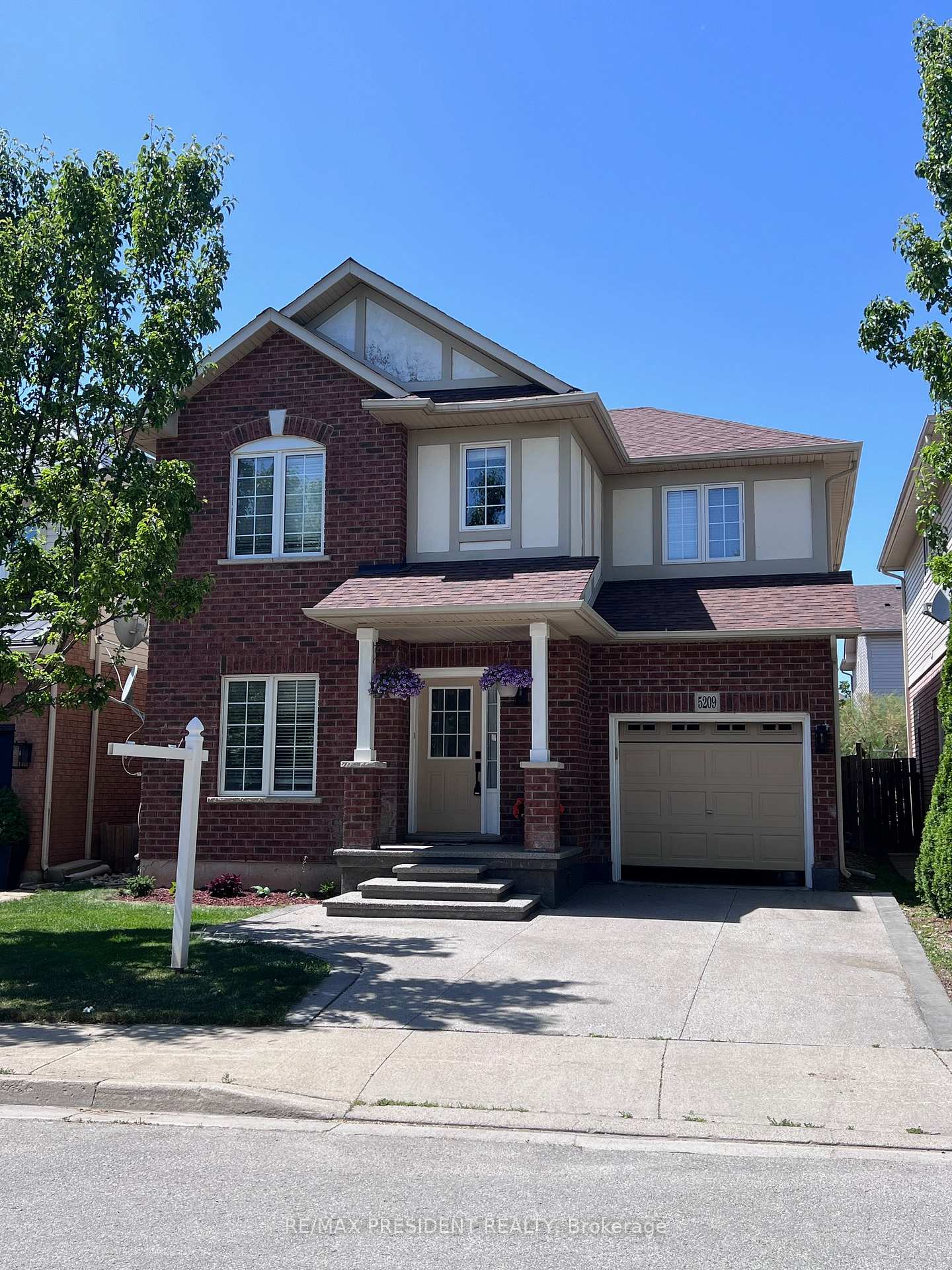 Photo 2 of 5209 Danielle Drive, Burlington, Orchard — HOMEH