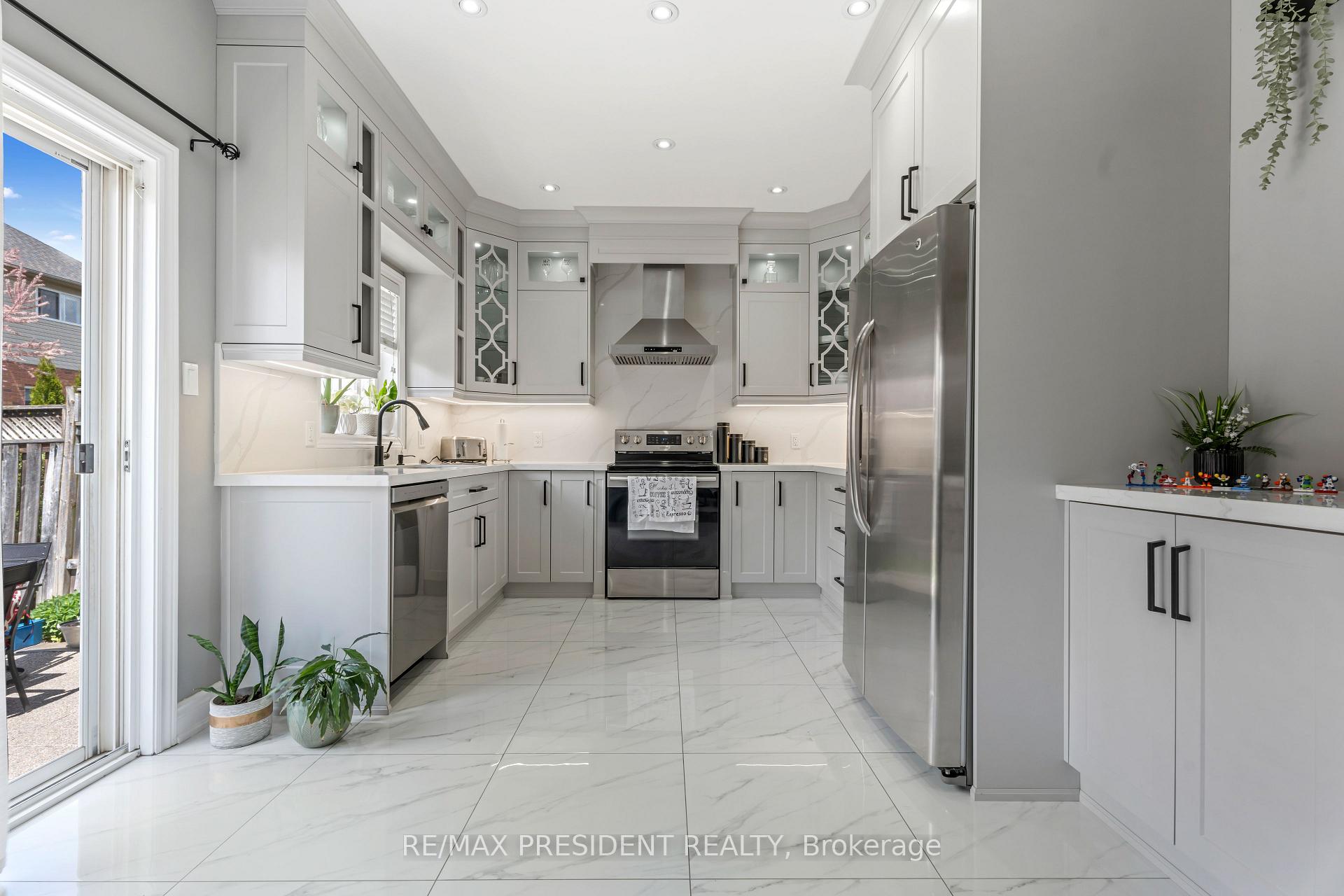 Photo 3 of 5209 Danielle Drive, Burlington, Orchard — HOMEH