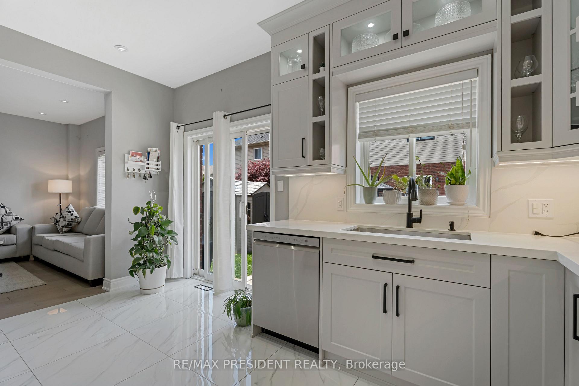 Photo 7 of 5209 Danielle Drive, Burlington, Orchard — HOMEH