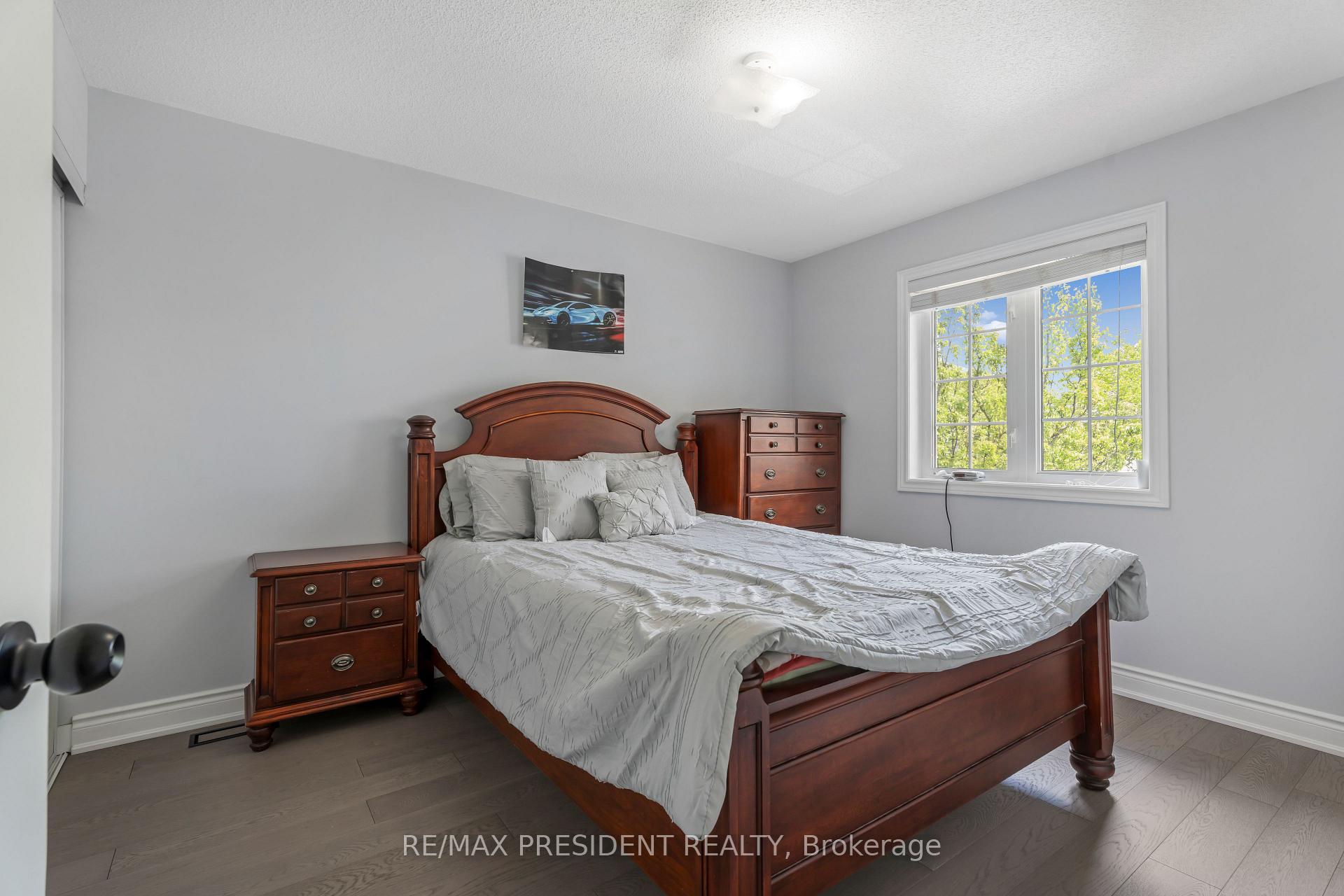 Photo 9 of 5209 Danielle Drive, Burlington, Orchard — HOMEH