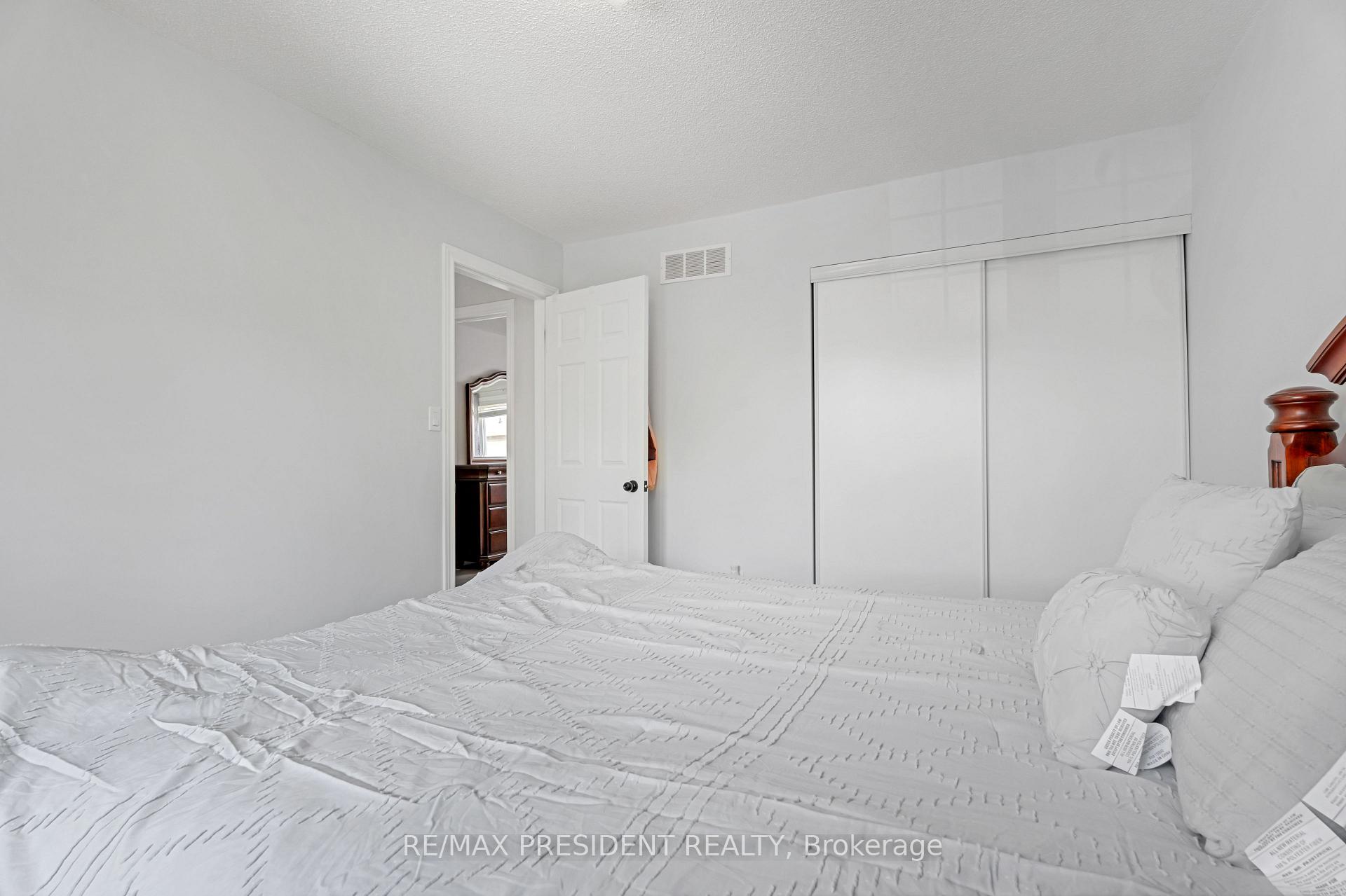 Photo 10 of 5209 Danielle Drive, Burlington, Orchard — HOMEH