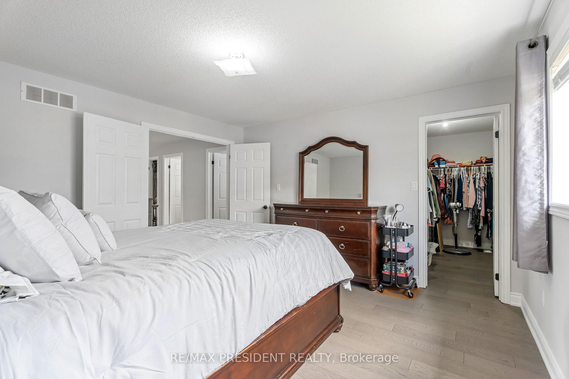 Photo 12 of 5209 Danielle Drive, Burlington, Orchard — HOMEH