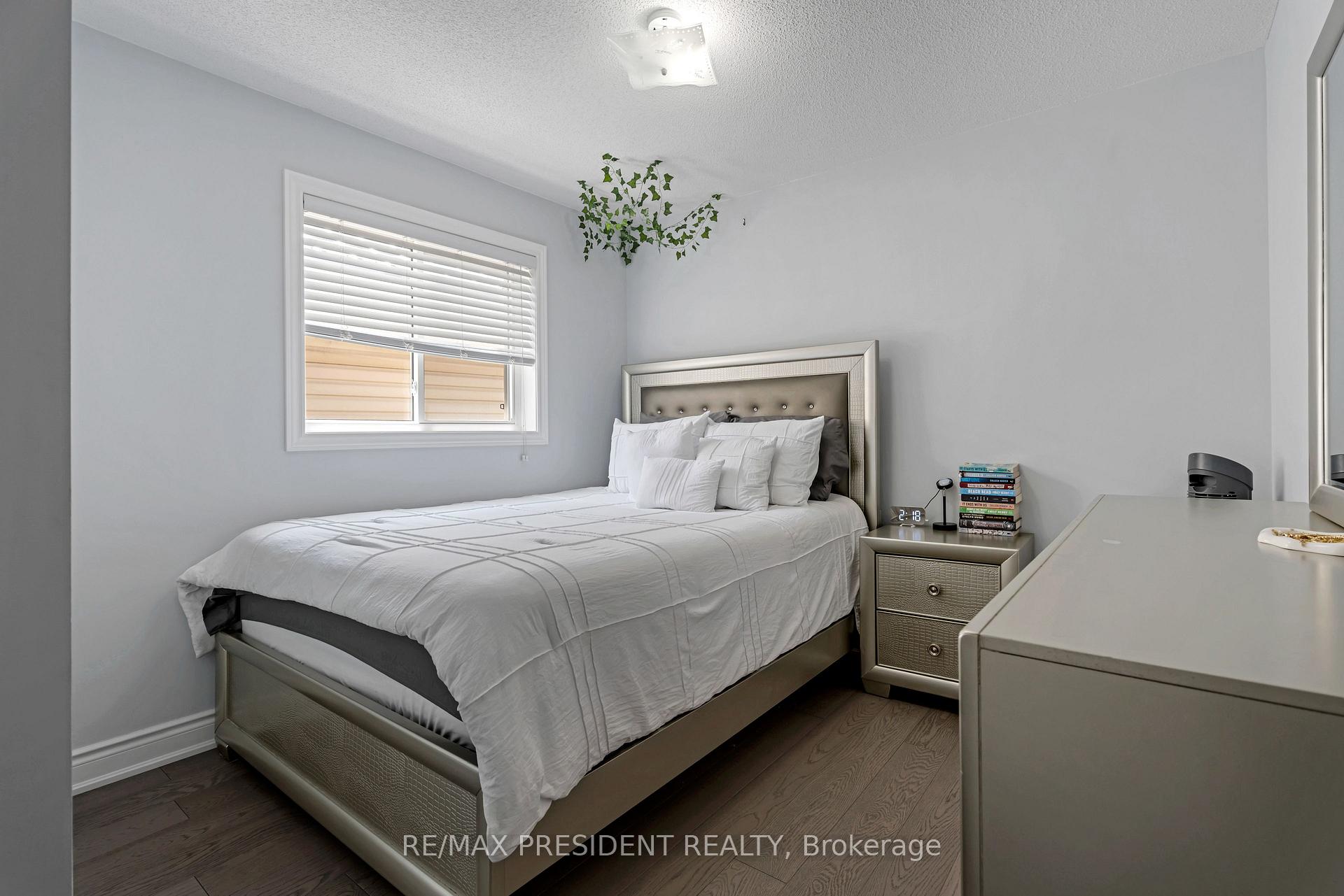Photo 14 of 5209 Danielle Drive, Burlington, Orchard — HOMEH