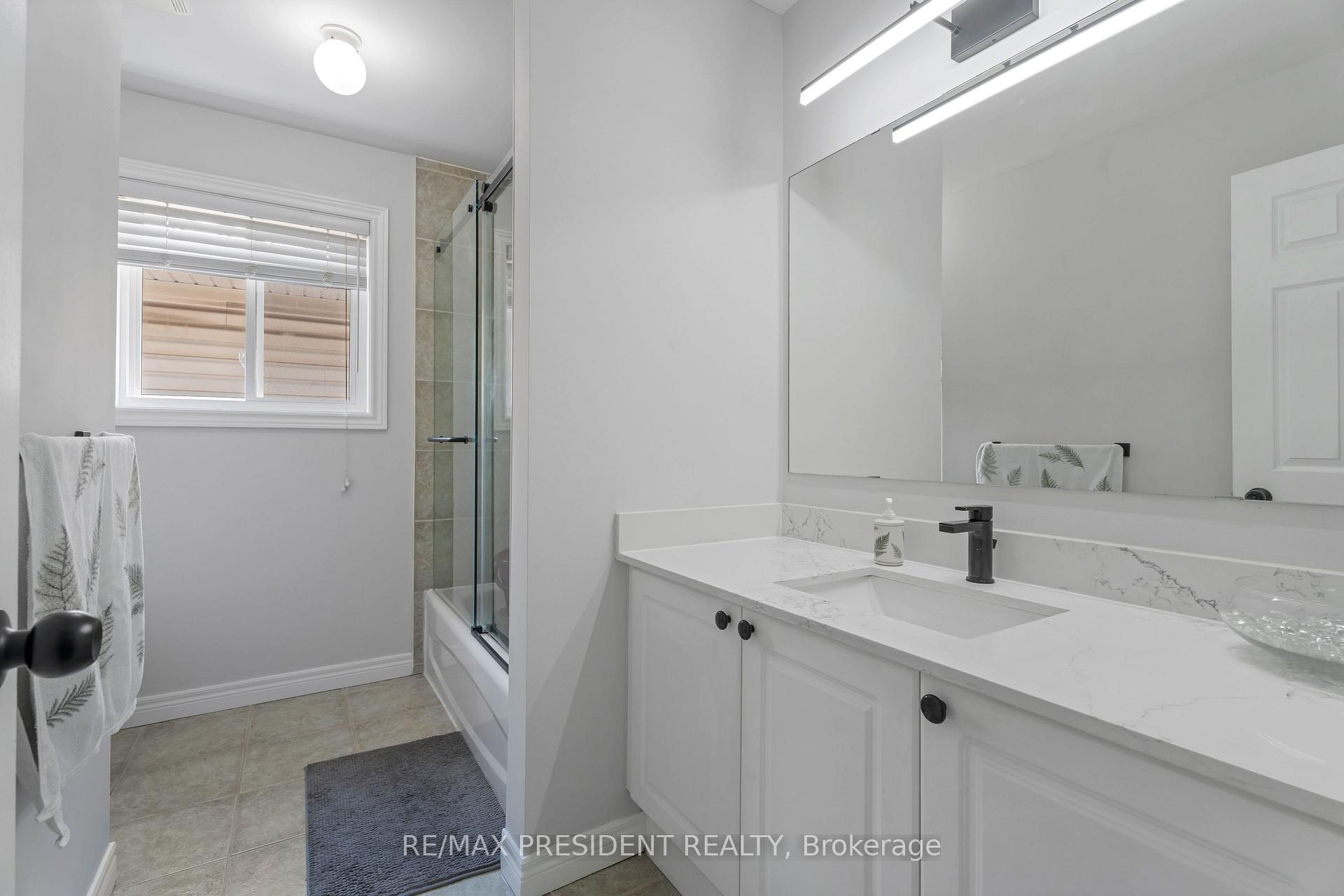 Photo 16 of 5209 Danielle Drive, Burlington, Orchard — HOMEH