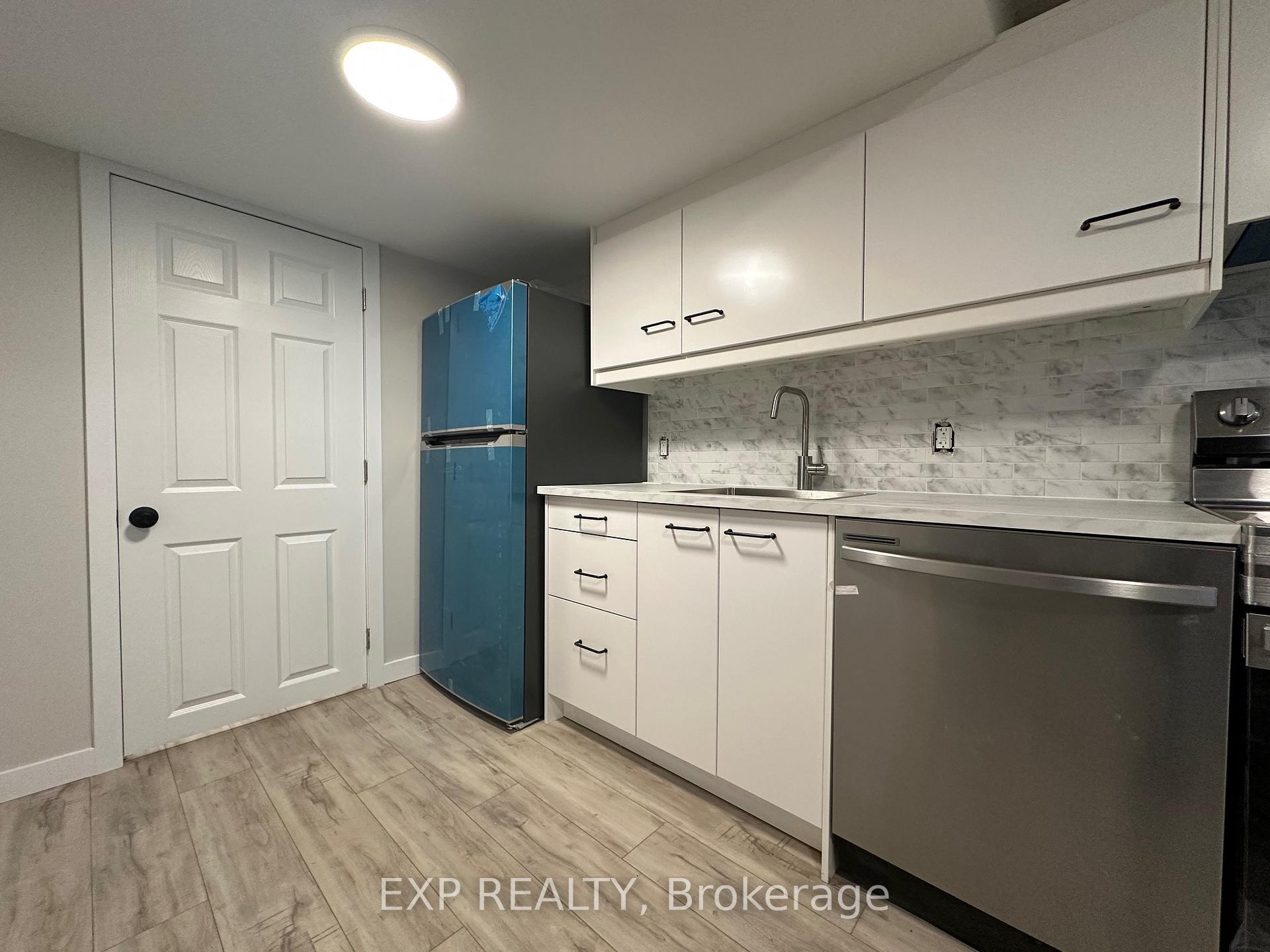 Photo 2 of Unit B, 58 Moore Place, Barrie, Letitia Heights — HOMEH