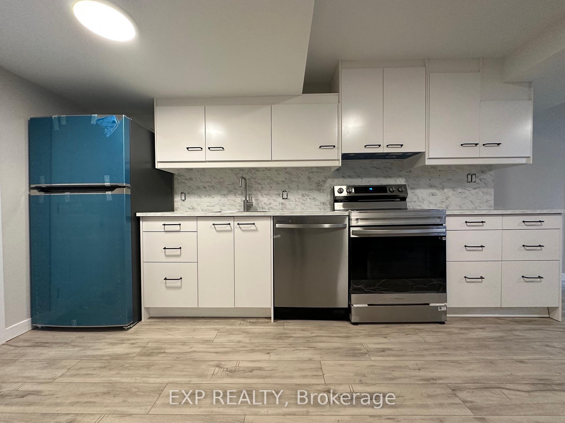 Photo 3 of Unit B, 58 Moore Place, Barrie, Letitia Heights — HOMEH
