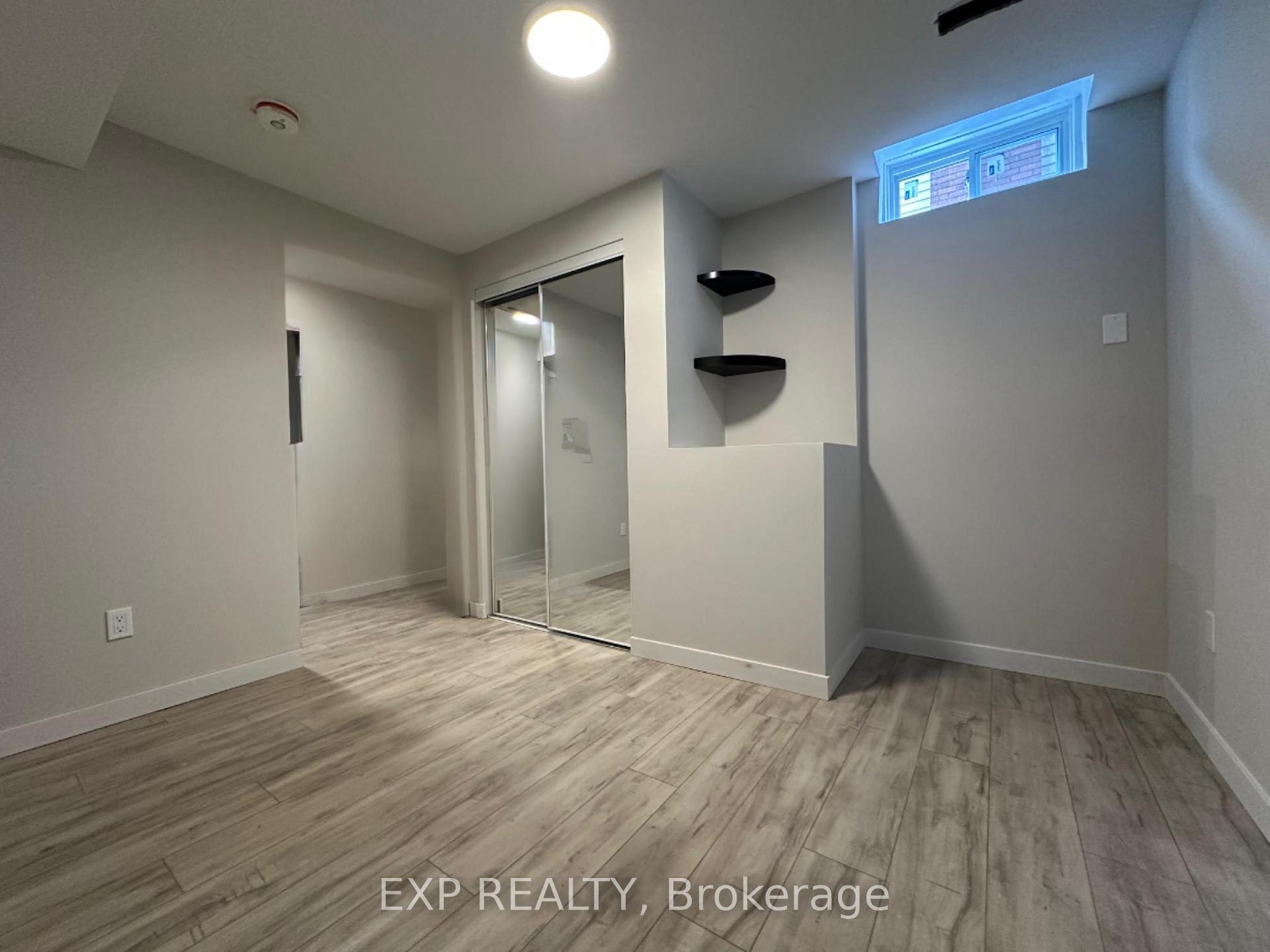 Photo 8 of Unit B, 58 Moore Place, Barrie, Letitia Heights — HOMEH