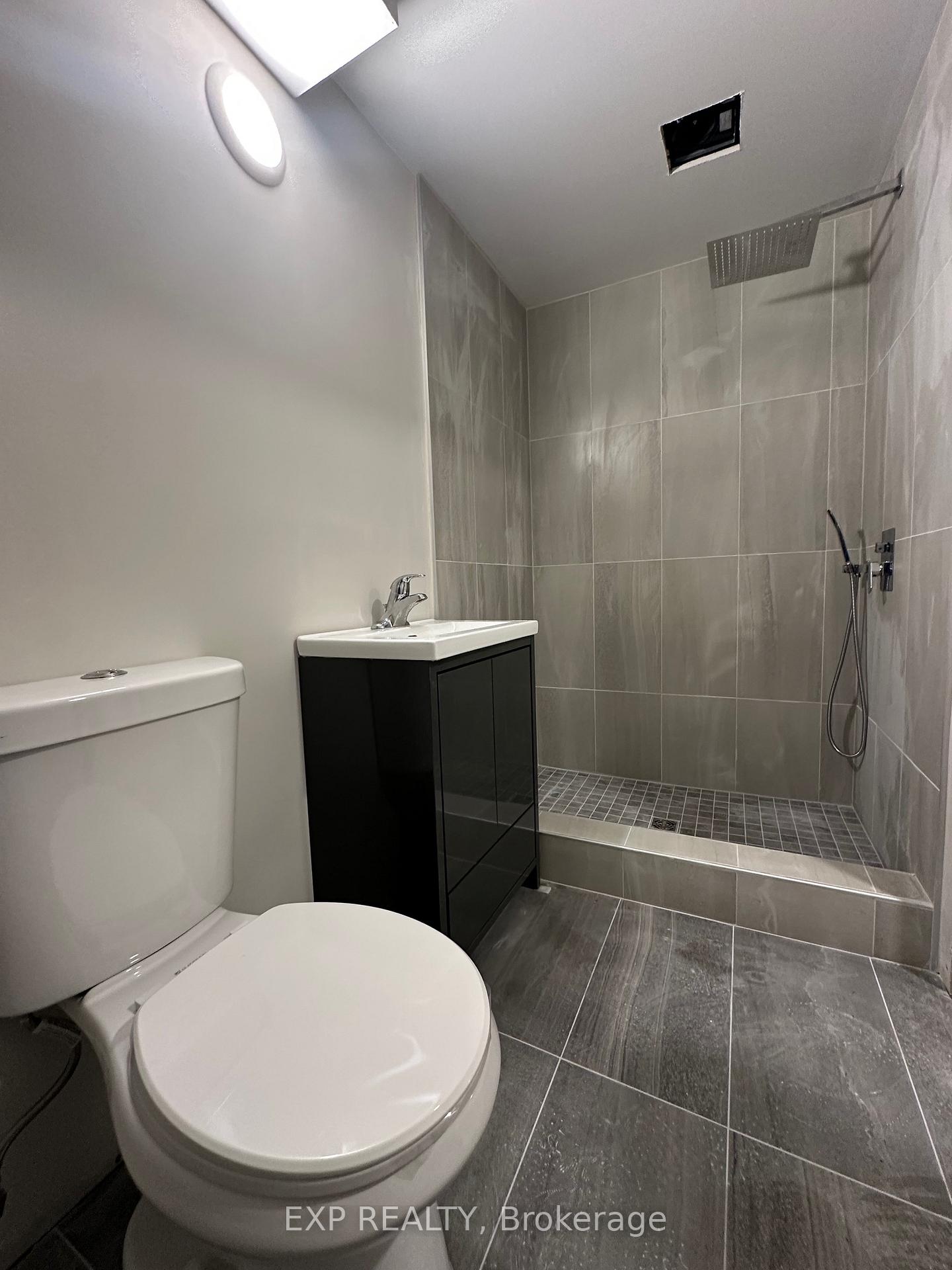 Photo 9 of Unit B, 58 Moore Place, Barrie, Letitia Heights — HOMEH