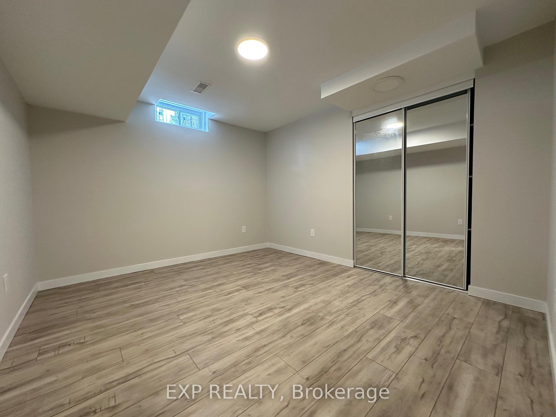 Photo 11 of Unit B, 58 Moore Place, Barrie, Letitia Heights — HOMEH