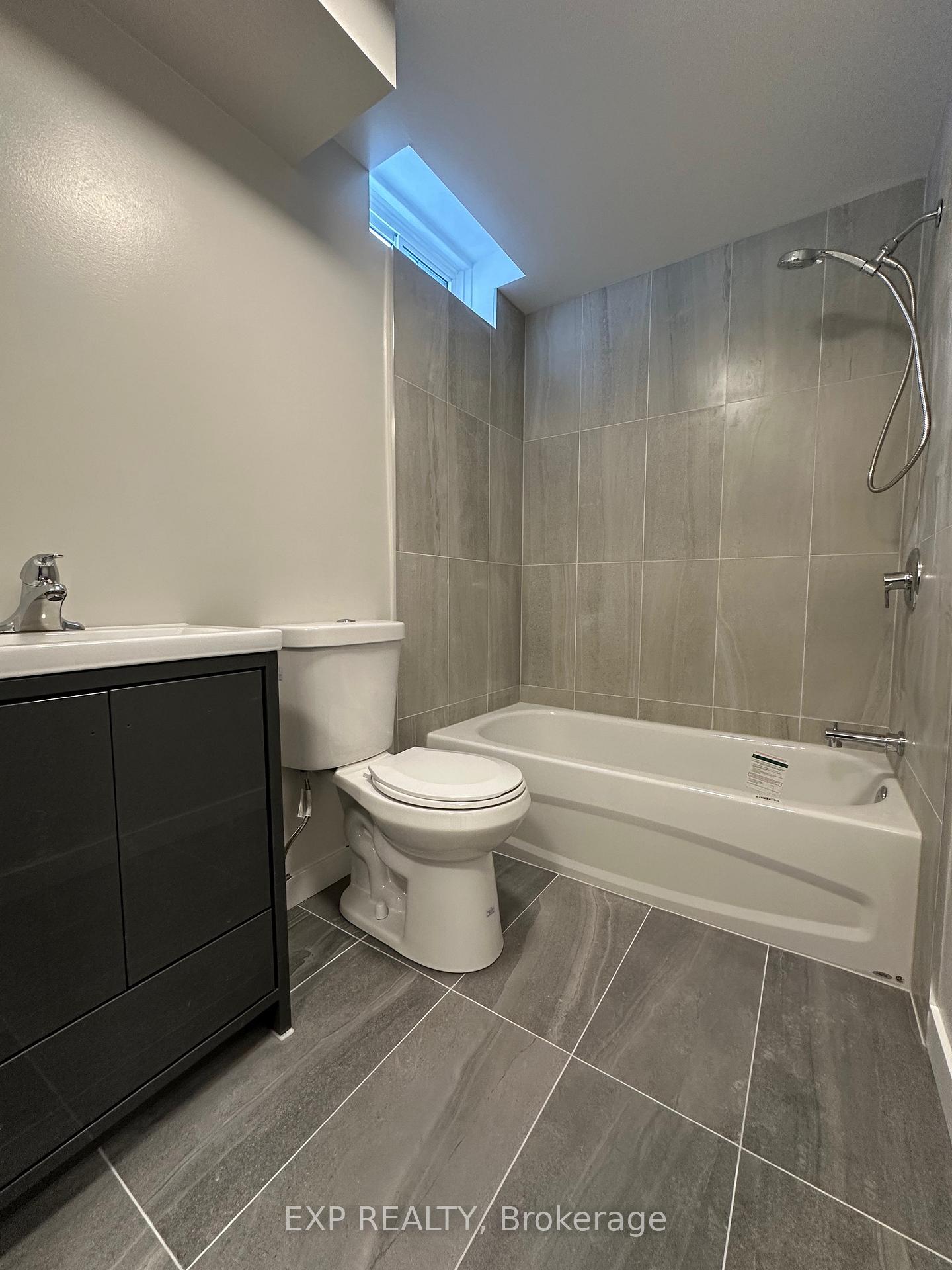 Photo 12 of Unit B, 58 Moore Place, Barrie, Letitia Heights — HOMEH