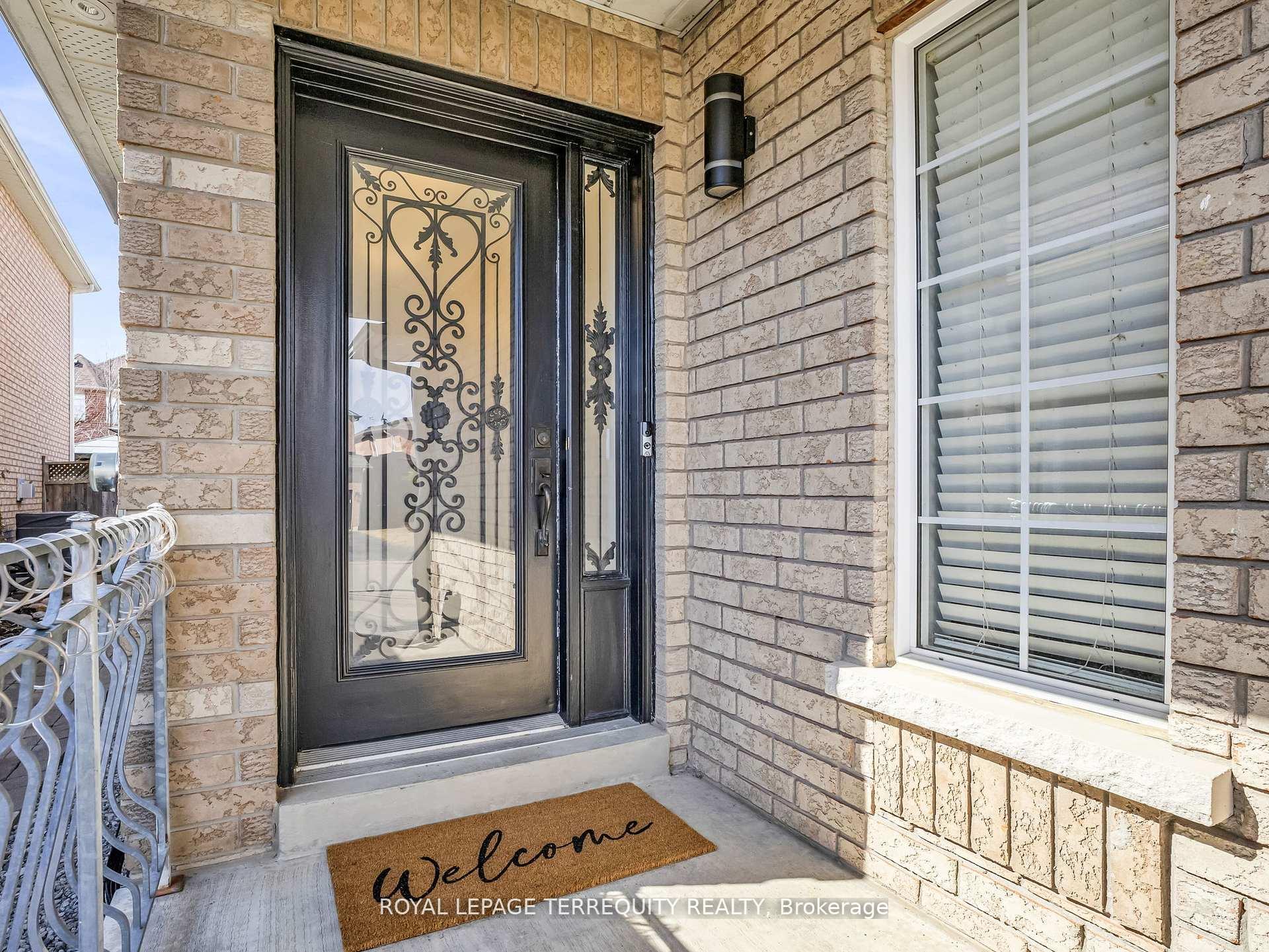 Photo 2 of 13 Humbershed Crescent, Caledon, Bolton West — HOMEH