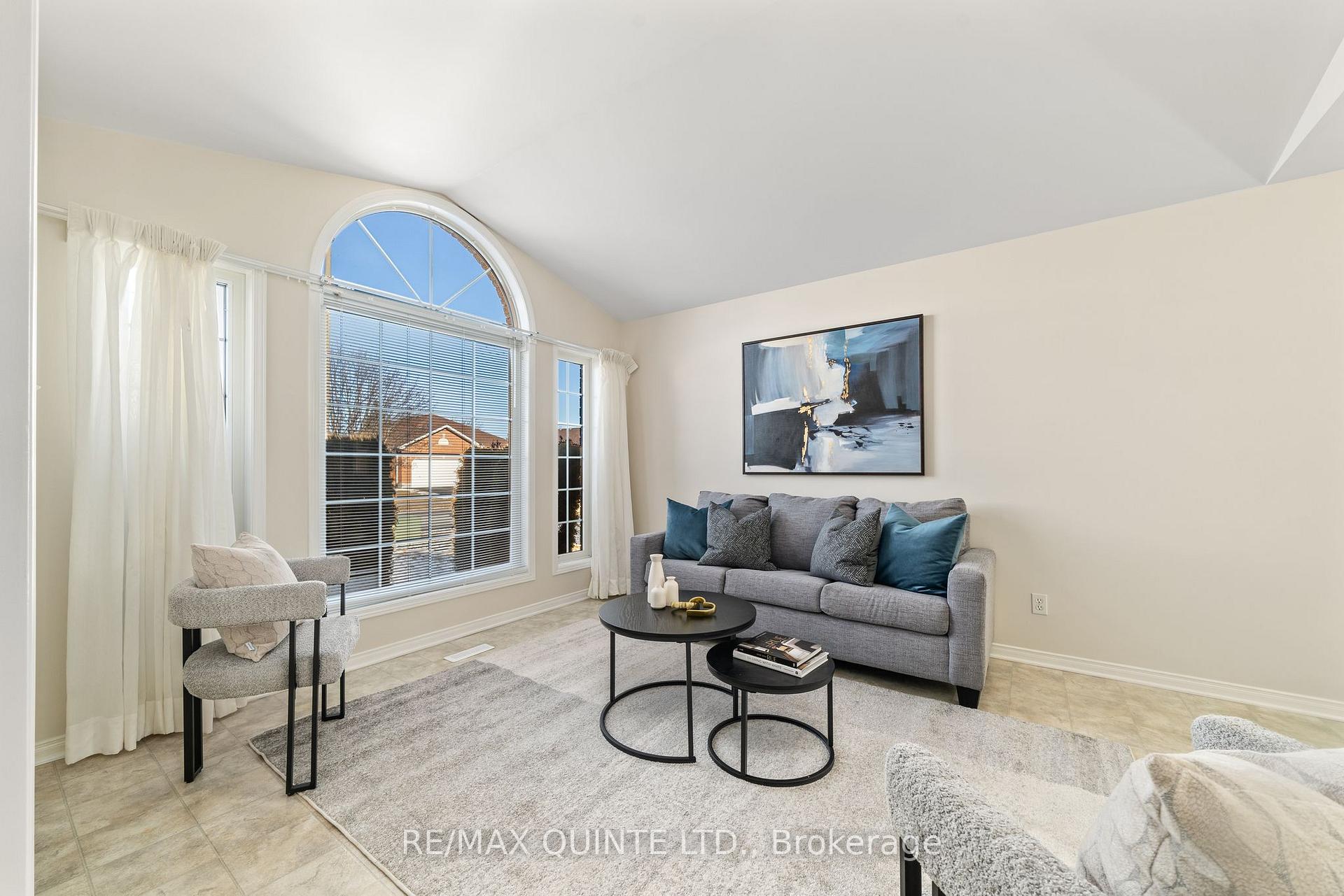 Photo 4 of 15 Sumac Terrace, Belleville, Belleville Ward — HOMEH