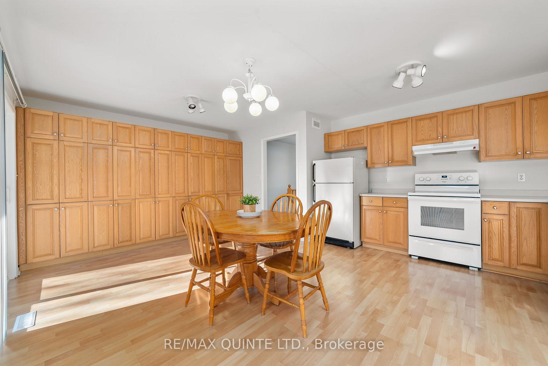 Photo 11 of 15 Sumac Terrace, Belleville, Belleville Ward — HOMEH
