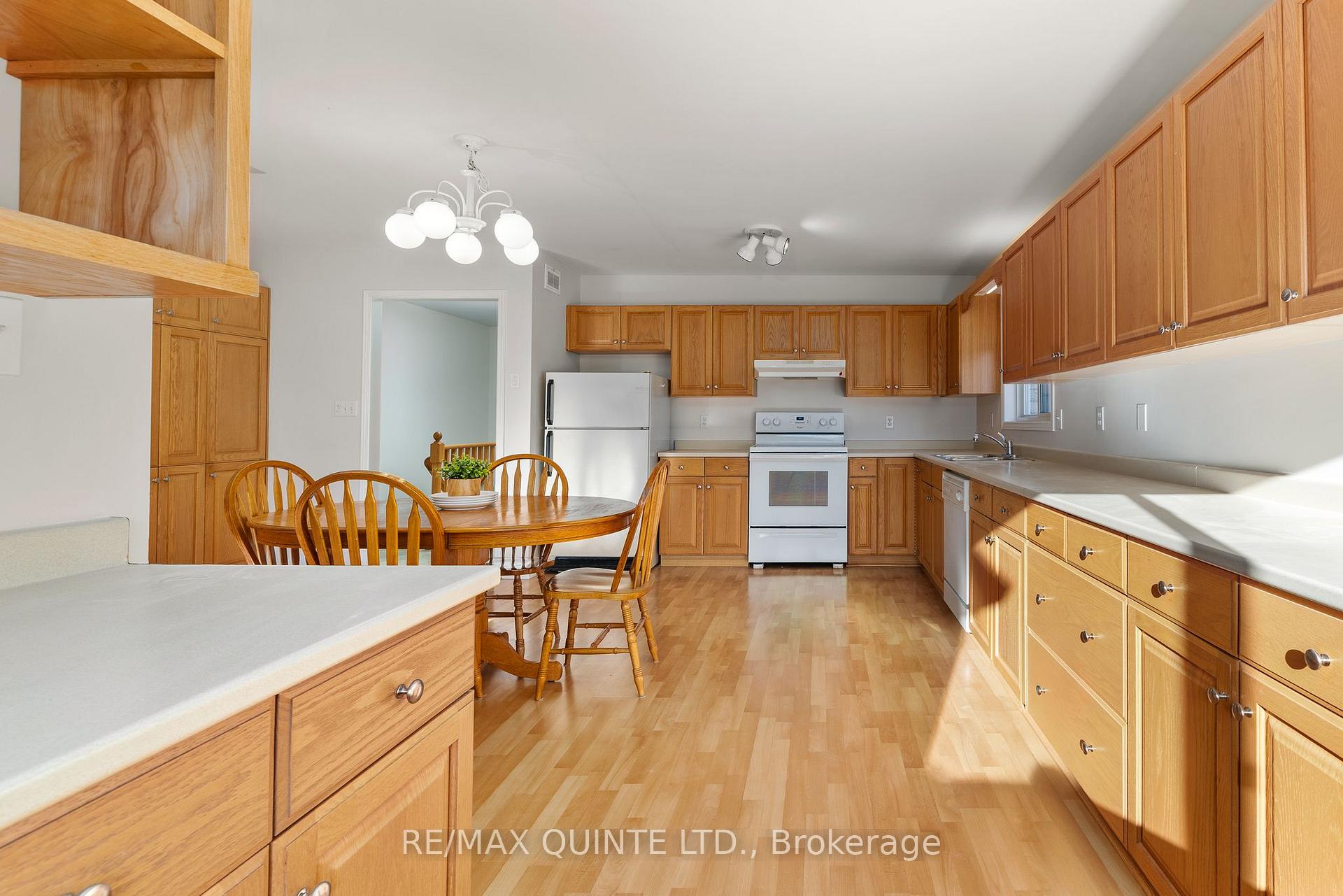Photo 13 of 15 Sumac Terrace, Belleville, Belleville Ward — HOMEH