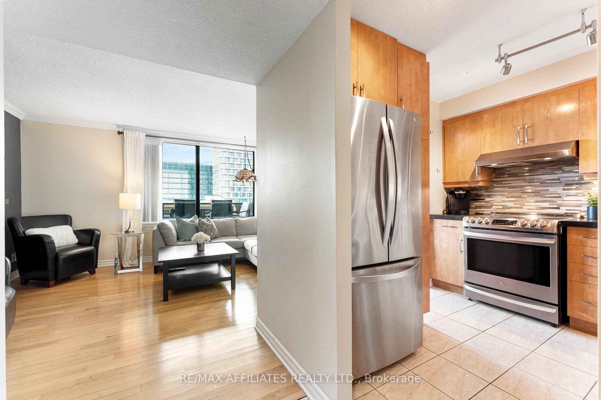Photo 3 of Unit PH-2301, 470 Laurier Avenue, Ottawa, Ottawa Centre — HOMEH
