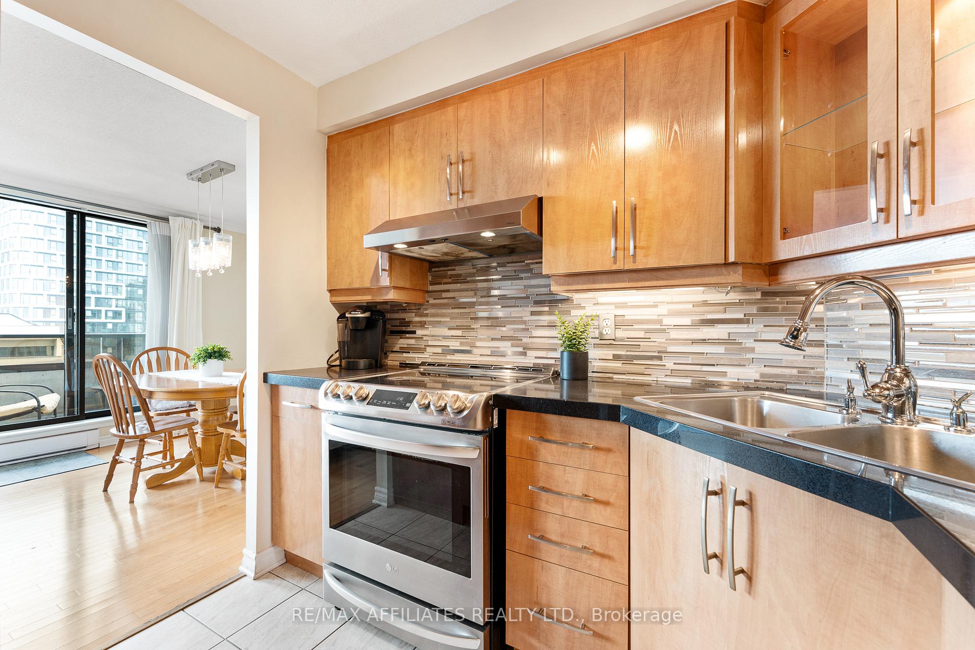 Photo 14 of Unit PH-2301, 470 Laurier Avenue, Ottawa, Ottawa Centre — HOMEH