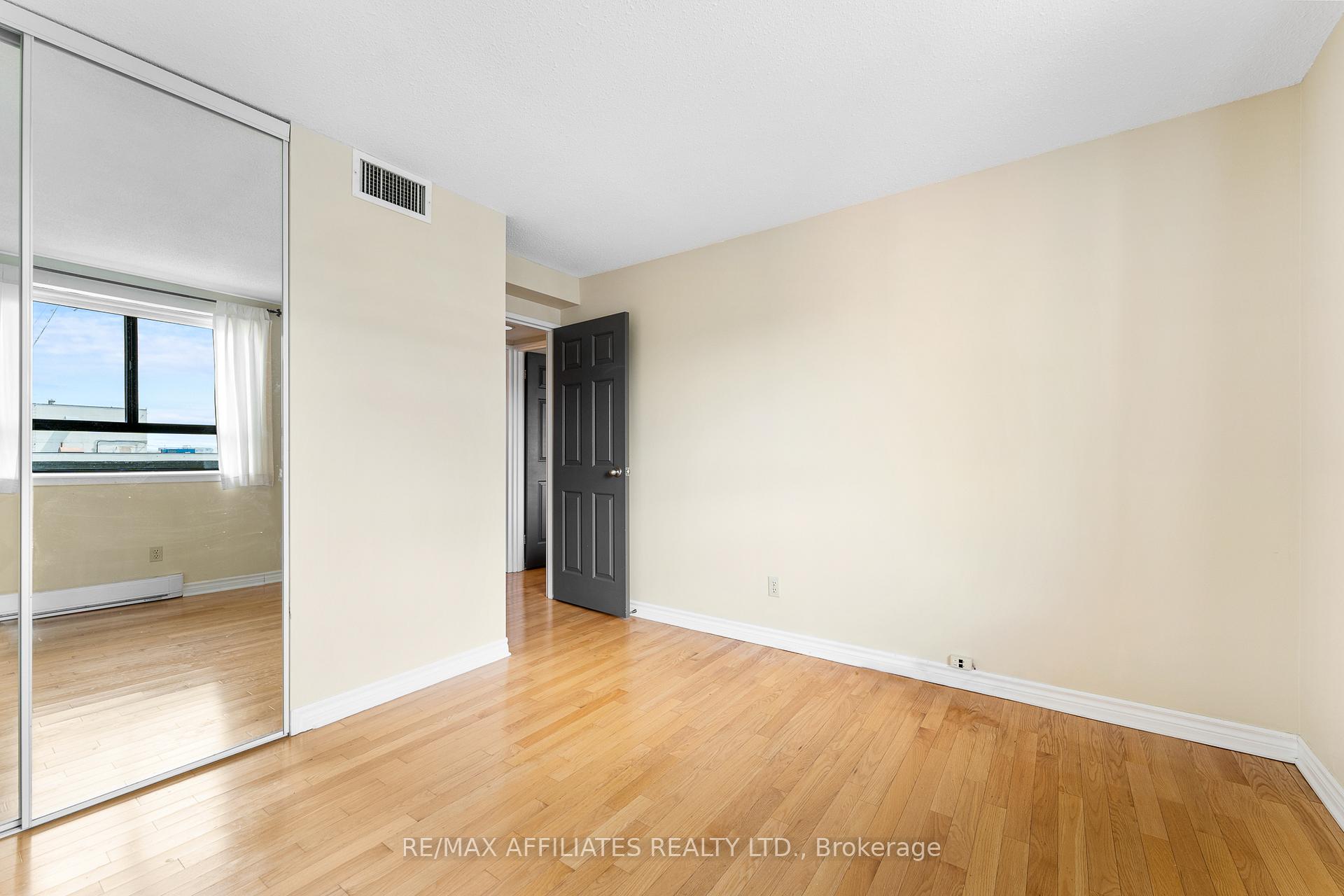Photo 25 of Unit PH-2301, 470 Laurier Avenue, Ottawa, Ottawa Centre — HOMEH
