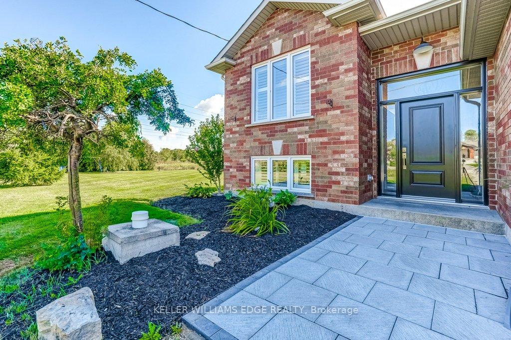 Photo 4 of 3015 South Grimsby 18 Road, Grimsby, Grimsby Escarpment — HOMEH