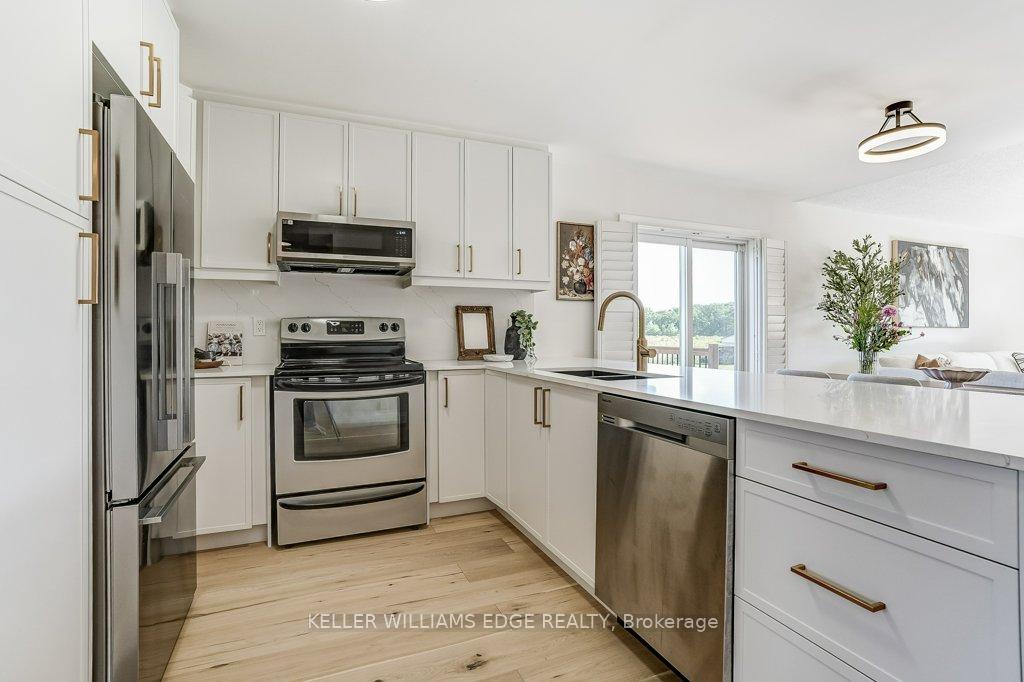 Photo 13 of 3015 South Grimsby 18 Road, Grimsby, Grimsby Escarpment — HOMEH