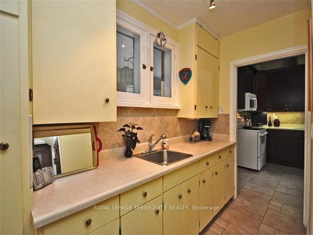 Photo 10 of 9 Alexander Street, Brampton, Downtown Brampton — HOMEH