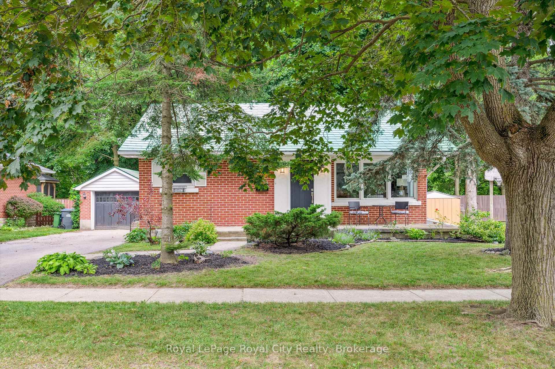 Photo 2 of 28 Summit Crescent, Guelph, Exhibition Park — HOMEH