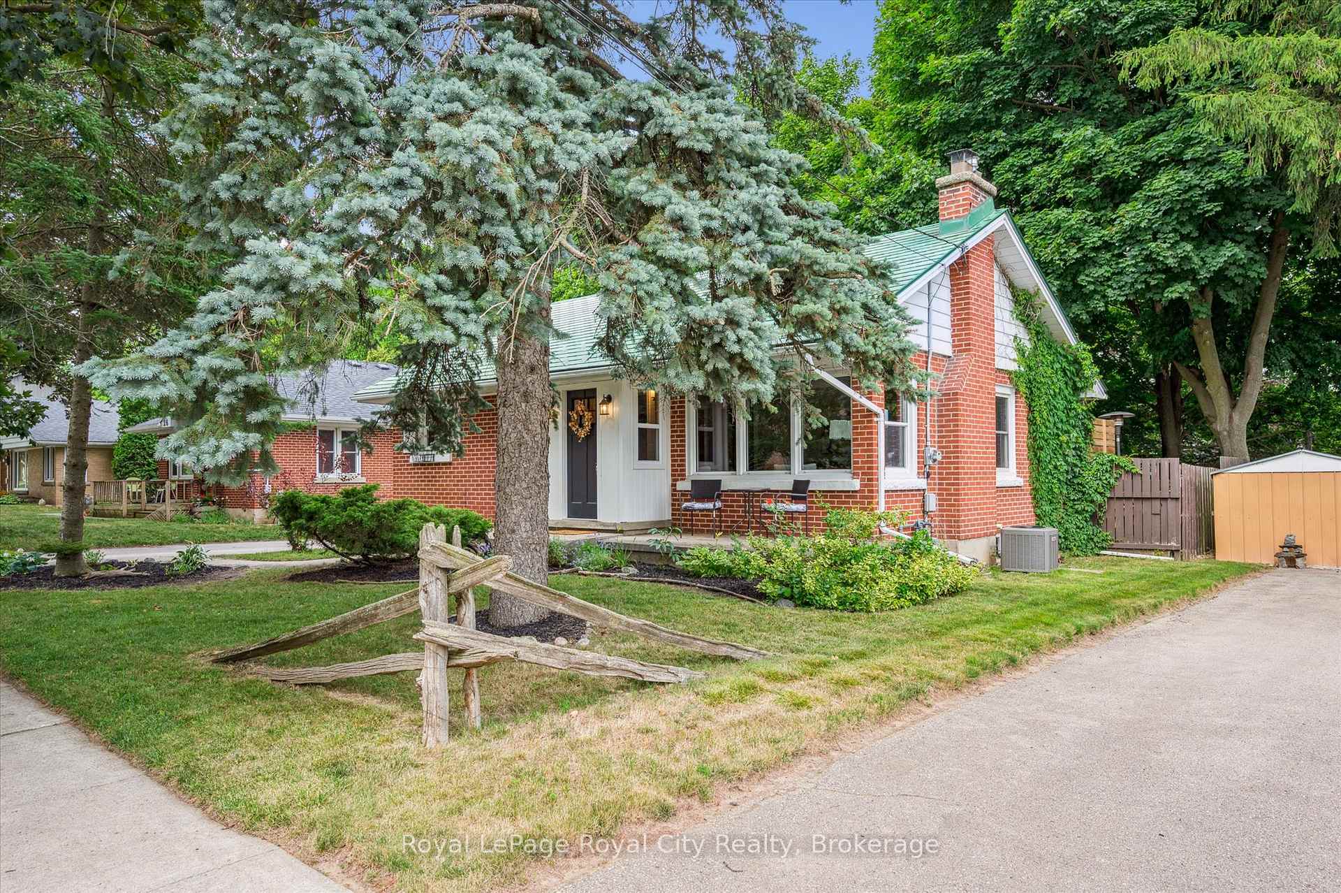 Photo 3 of 28 Summit Crescent, Guelph, Exhibition Park — HOMEH