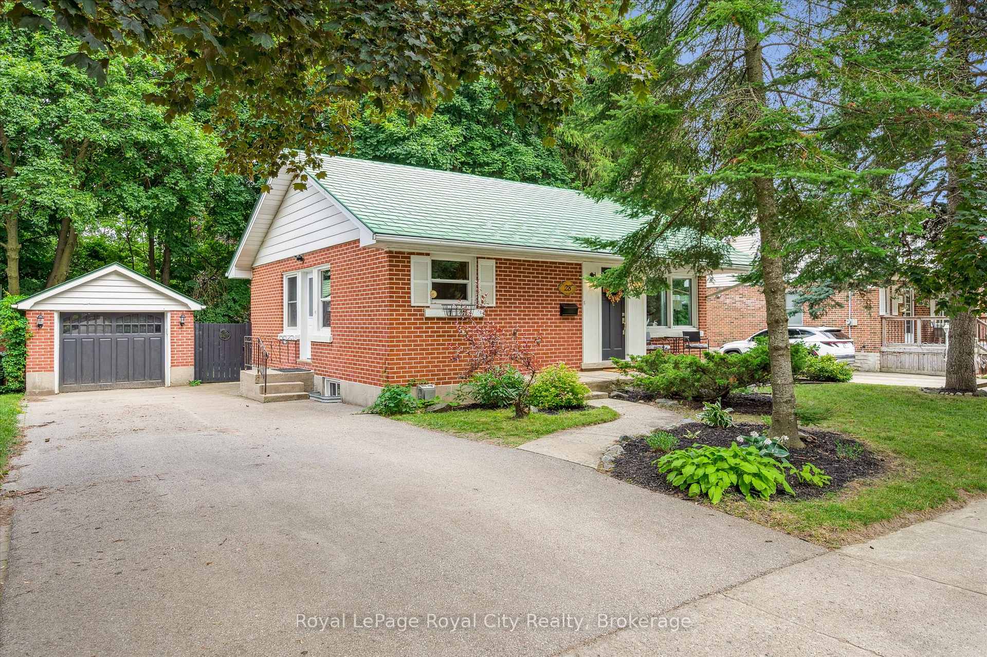 Photo 5 of 28 Summit Crescent, Guelph, Exhibition Park — HOMEH