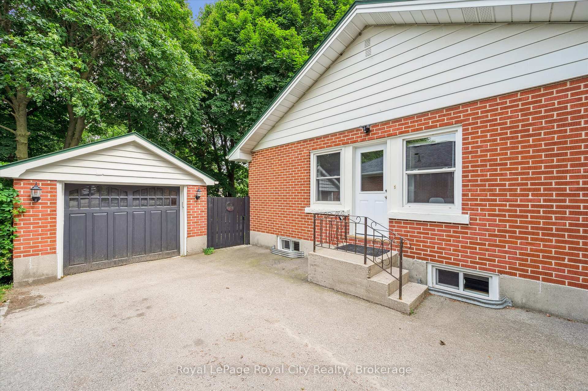 Photo 6 of 28 Summit Crescent, Guelph, Exhibition Park — HOMEH