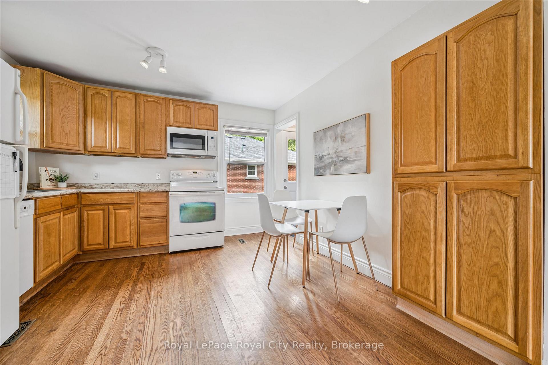 Photo 15 of 28 Summit Crescent, Guelph, Exhibition Park — HOMEH