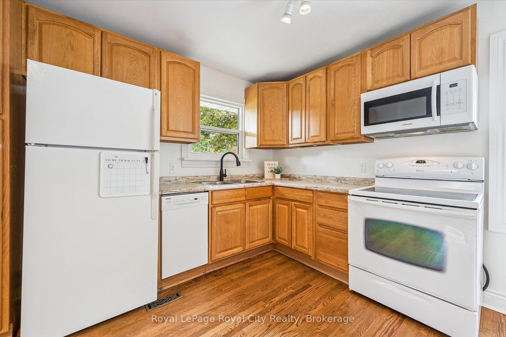 Photo 16 of 28 Summit Crescent, Guelph, Exhibition Park — HOMEH