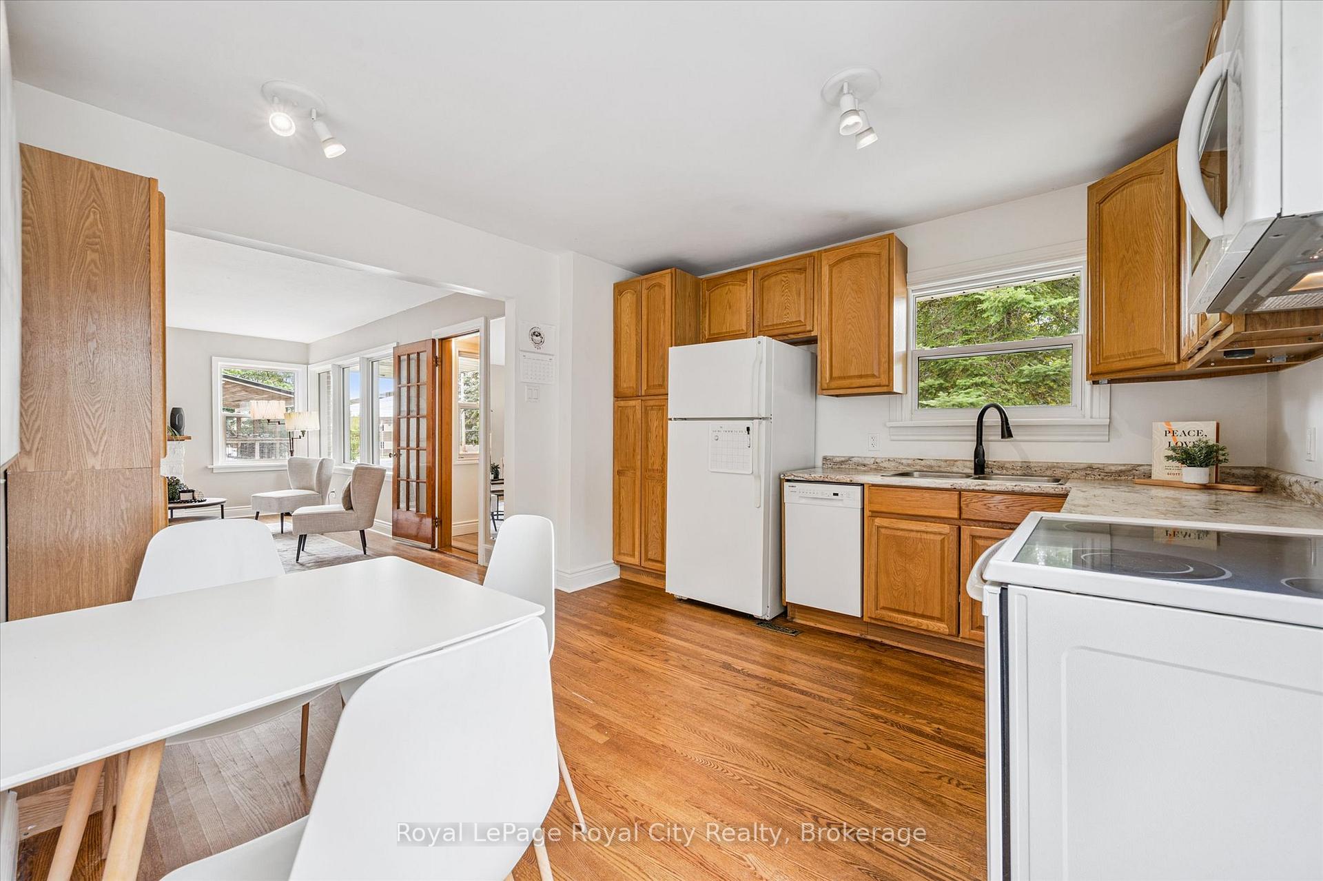 Photo 17 of 28 Summit Crescent, Guelph, Exhibition Park — HOMEH