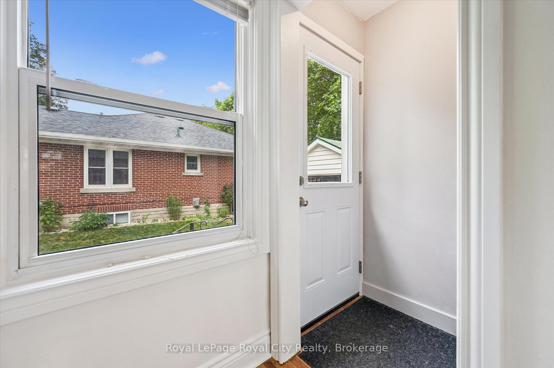 Photo 19 of 28 Summit Crescent, Guelph, Exhibition Park — HOMEH