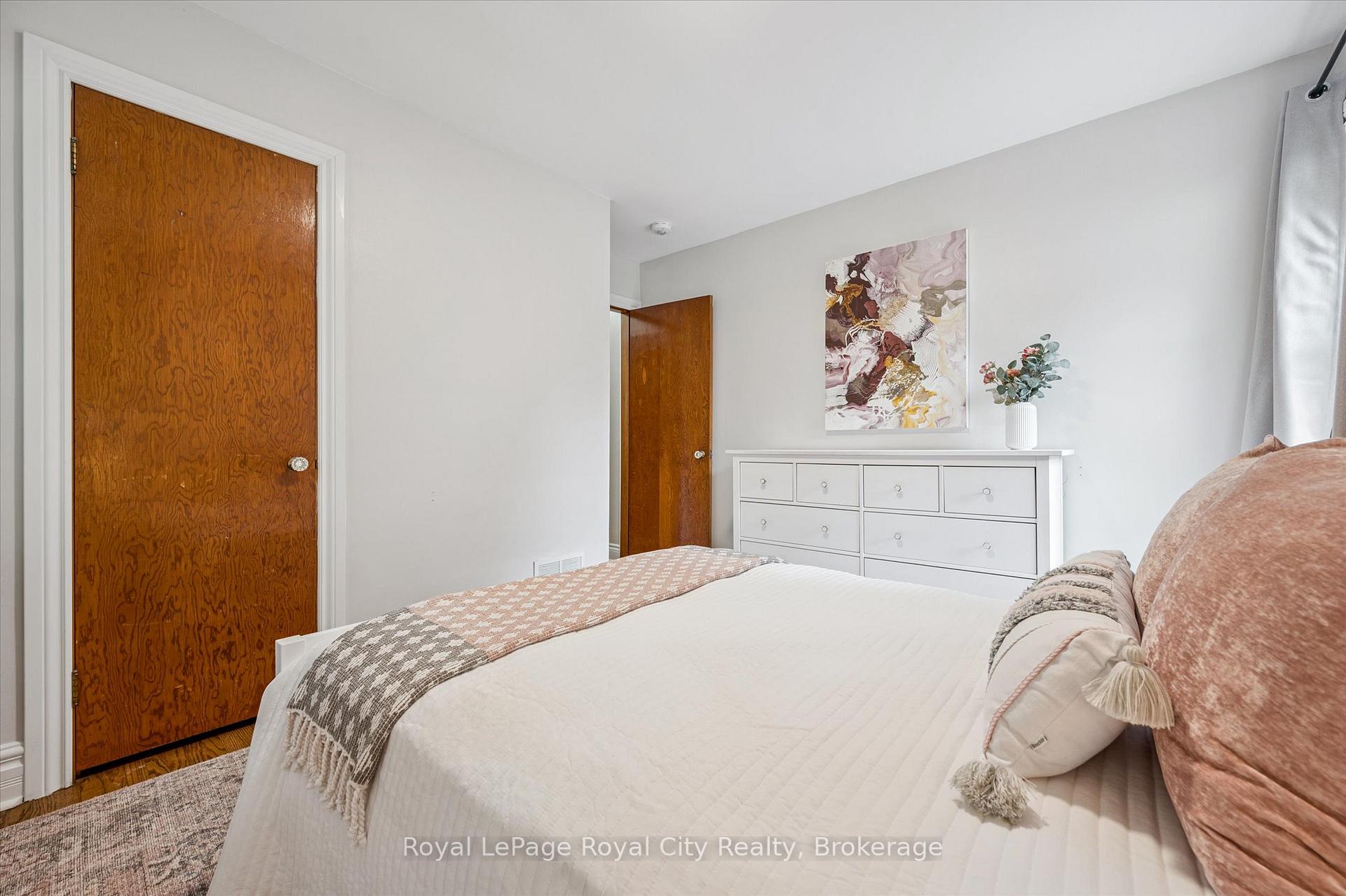 Photo 22 of 28 Summit Crescent, Guelph, Exhibition Park — HOMEH