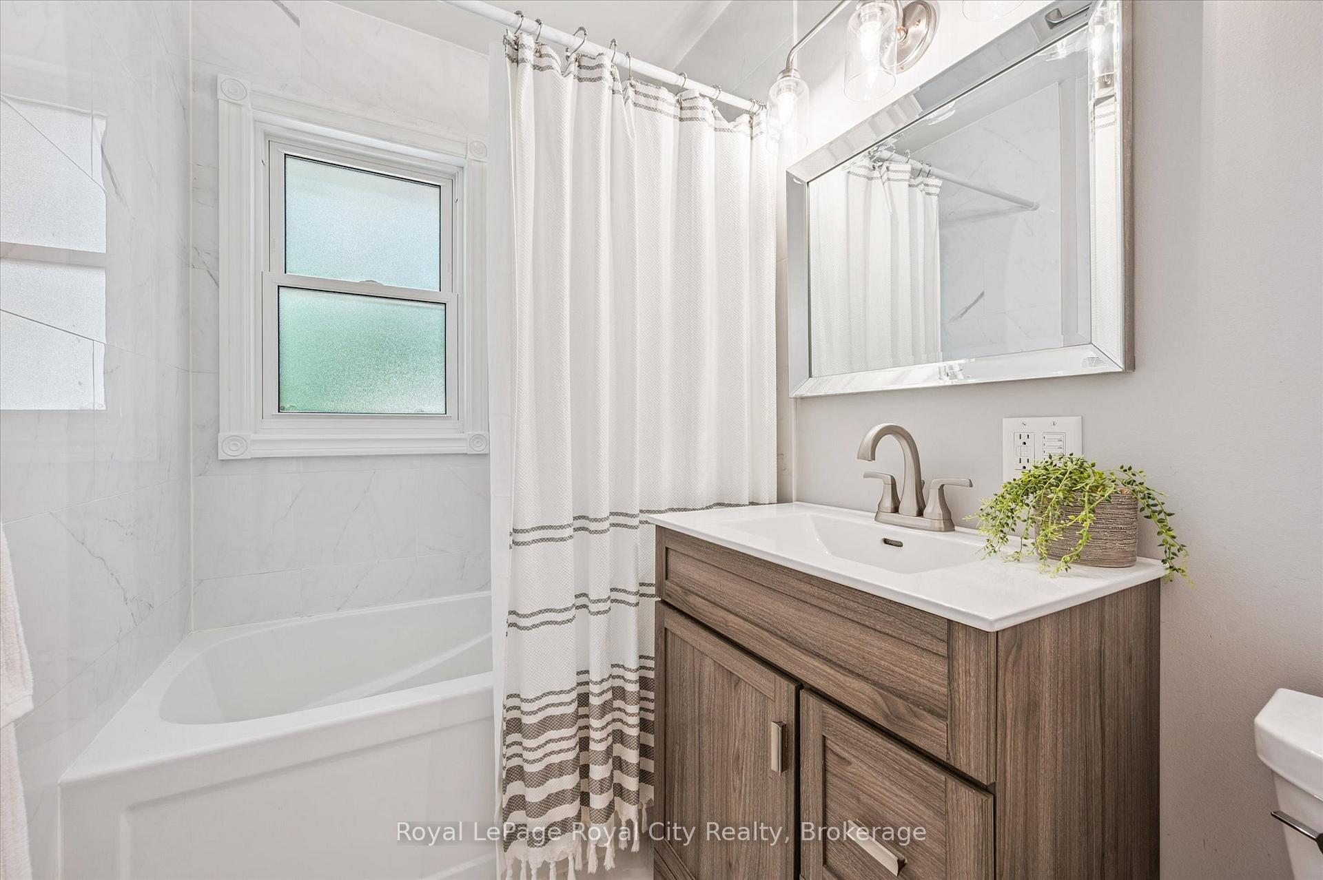 Photo 23 of 28 Summit Crescent, Guelph, Exhibition Park — HOMEH