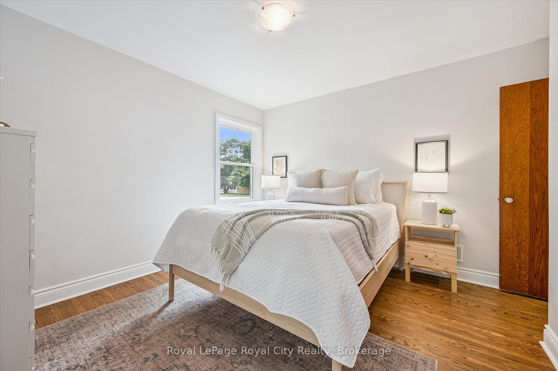 Photo 24 of 28 Summit Crescent, Guelph, Exhibition Park — HOMEH