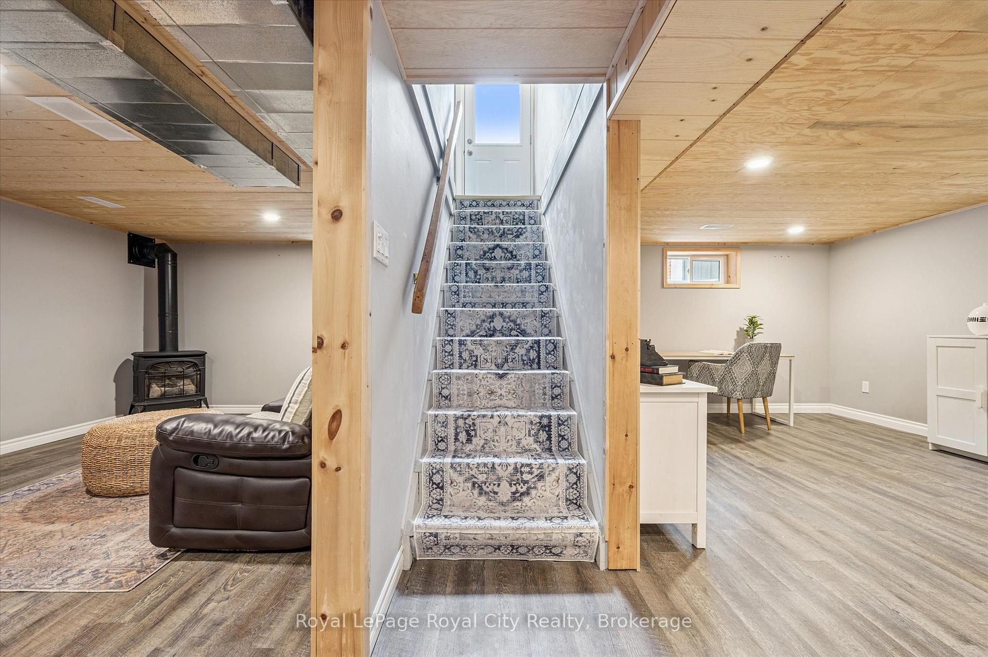 Photo 26 of 28 Summit Crescent, Guelph, Exhibition Park — HOMEH