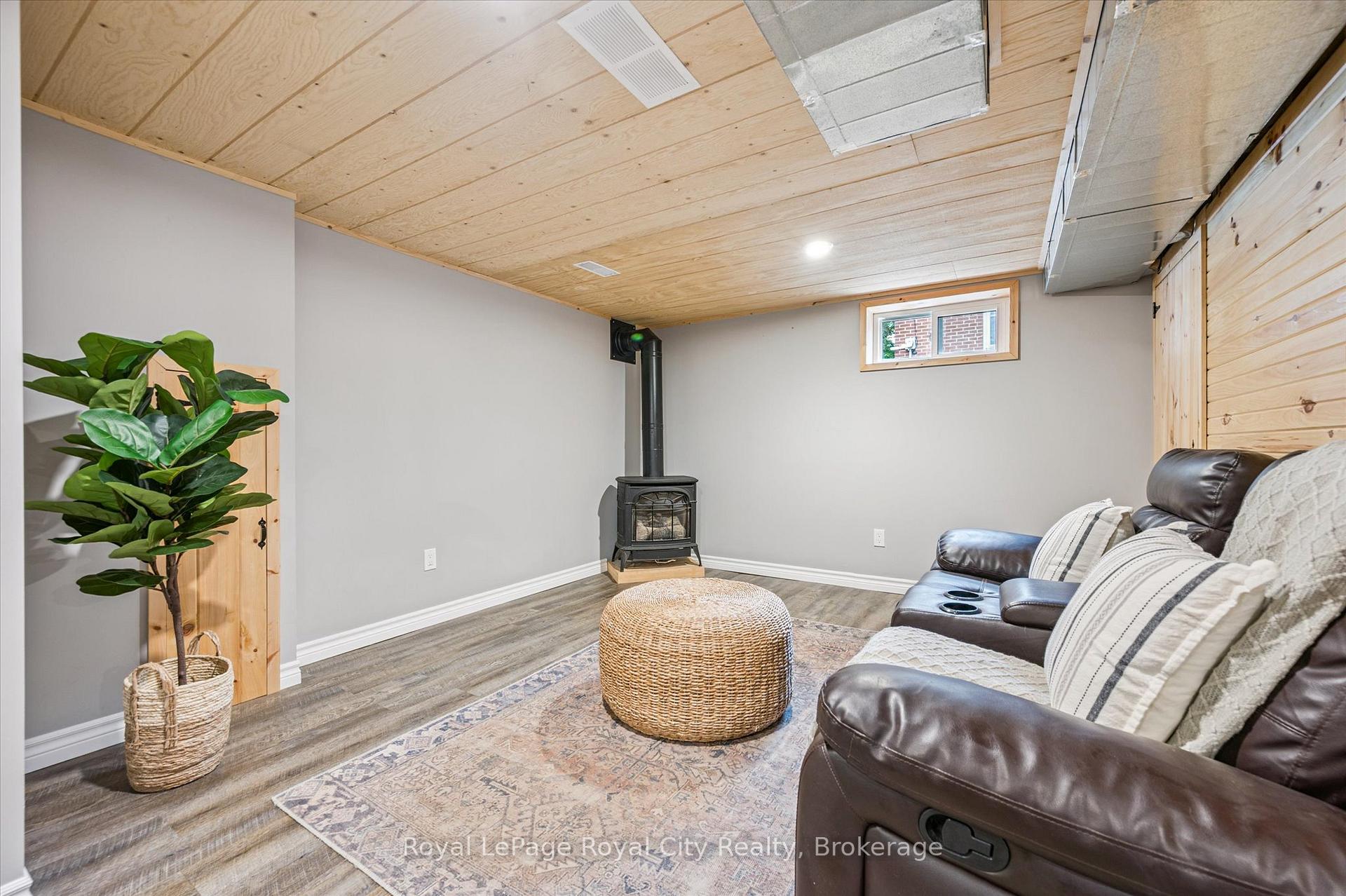 Photo 27 of 28 Summit Crescent, Guelph, Exhibition Park — HOMEH